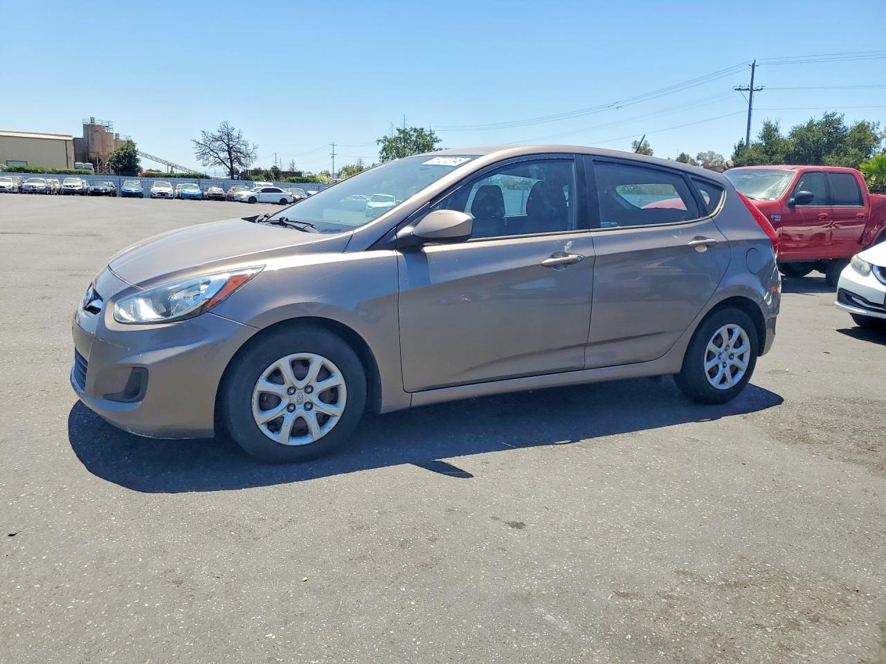 2013 Hyundai Accent Gs Tan vin: KMHCT5AE7DU117080