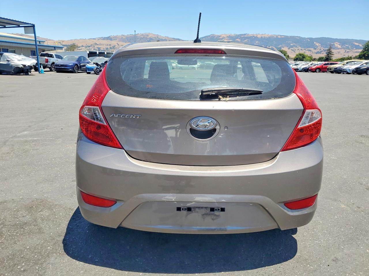 2013 Hyundai Accent Gs Tan vin: KMHCT5AE7DU117080