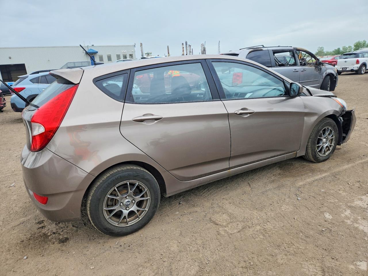 2013 Hyundai Accent Gs Tan vin: KMHCT5AE7DU131710