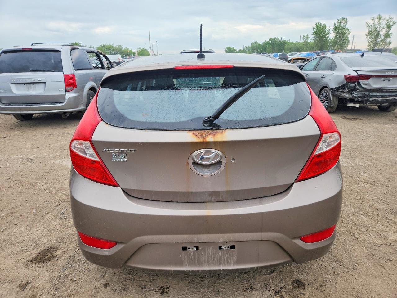 2013 Hyundai Accent Gs Tan vin: KMHCT5AE7DU131710