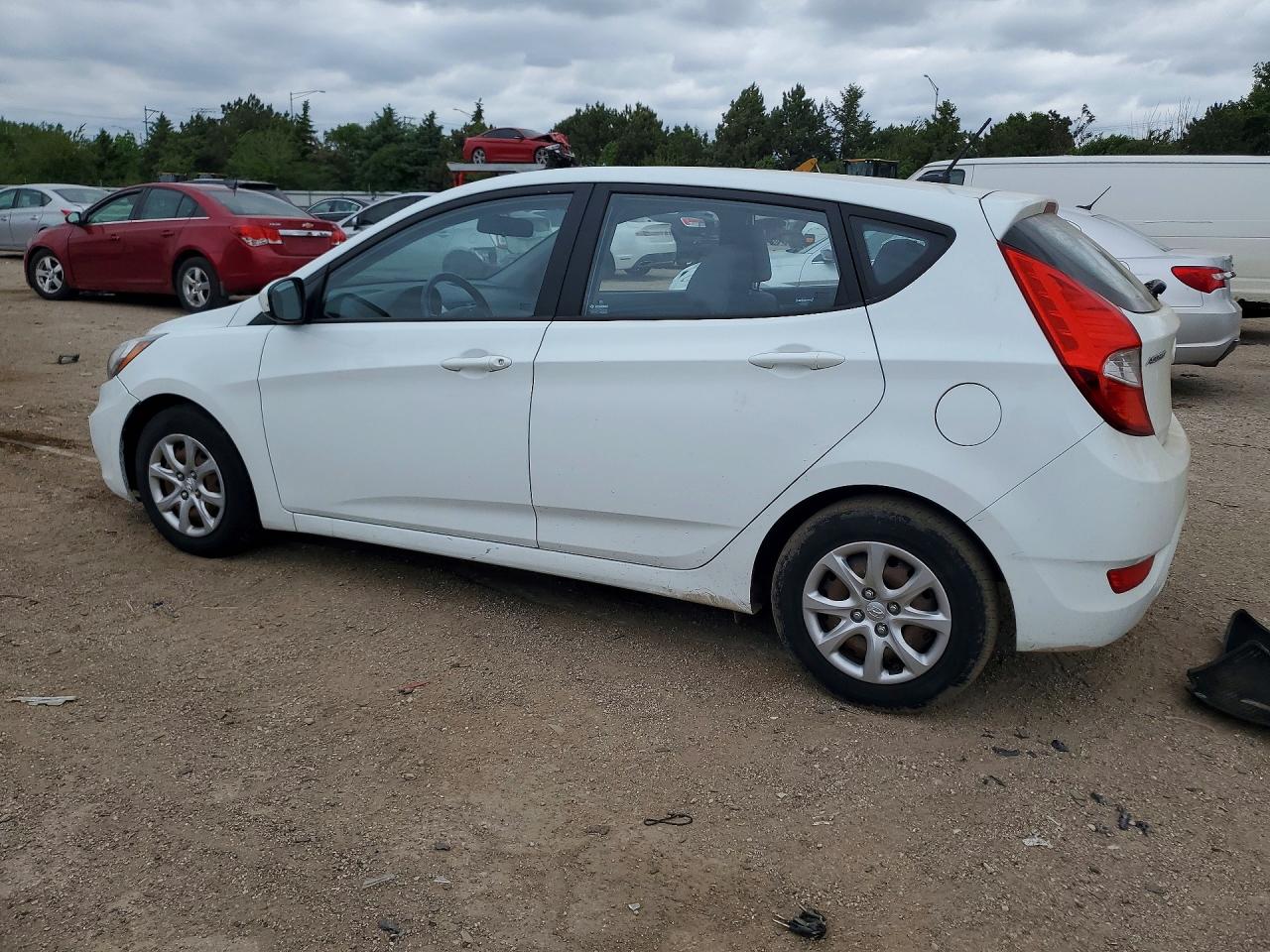 2013 Hyundai Accent Gs White vin: KMHCT5AE7DU136678