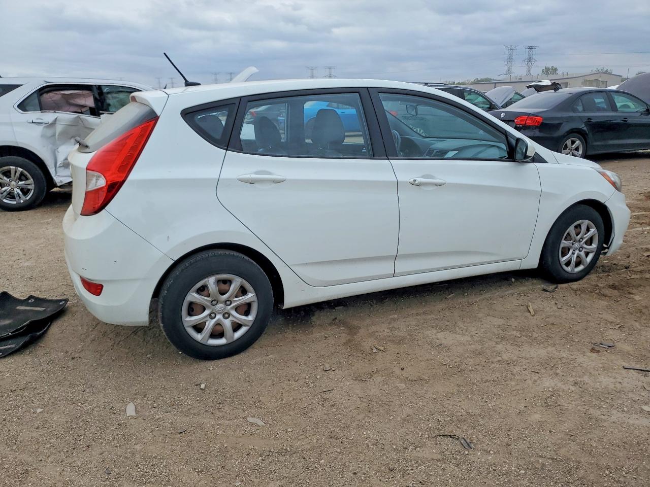 2013 Hyundai Accent Gs White vin: KMHCT5AE7DU136678
