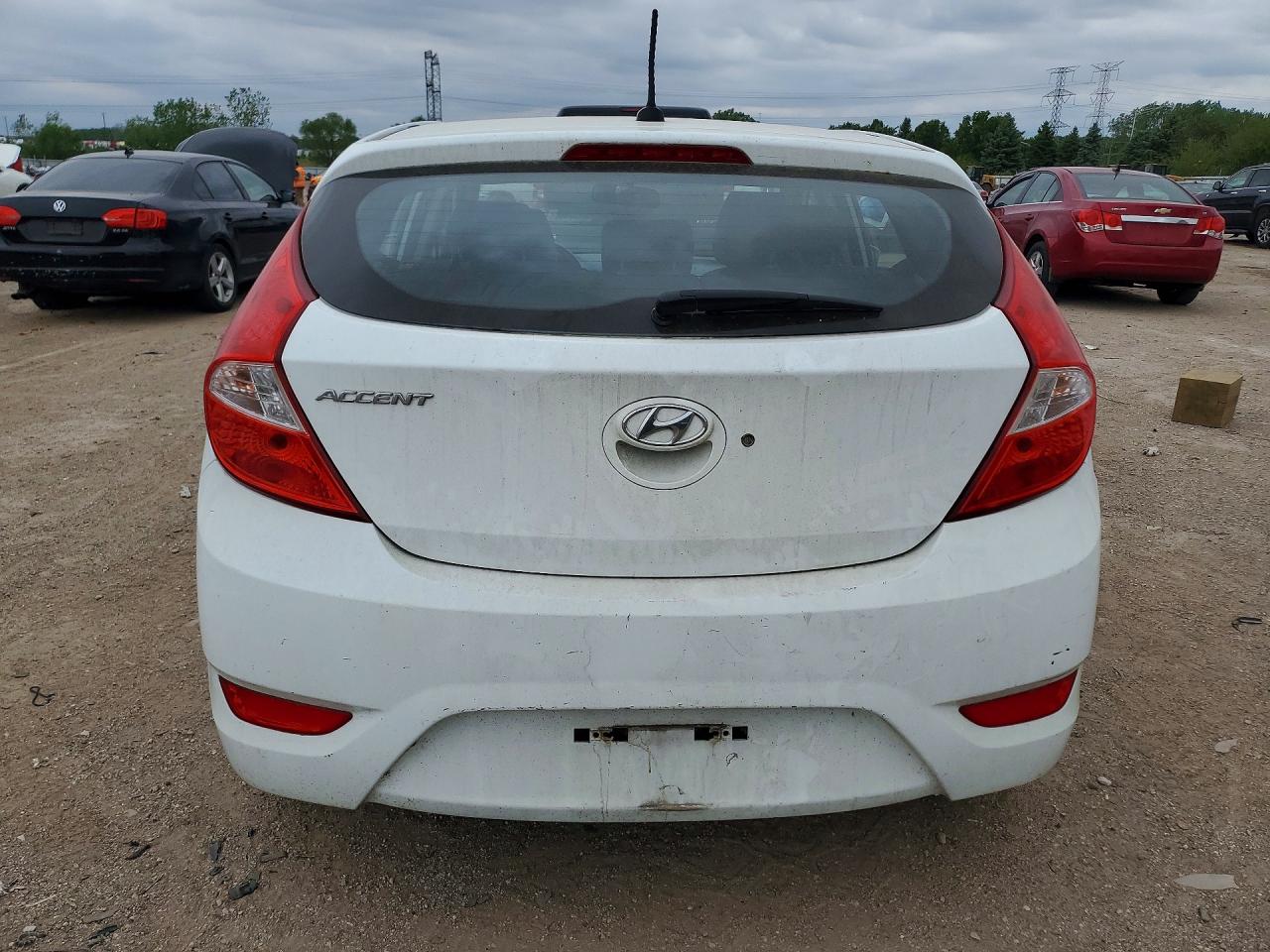 2013 Hyundai Accent Gs White vin: KMHCT5AE7DU136678