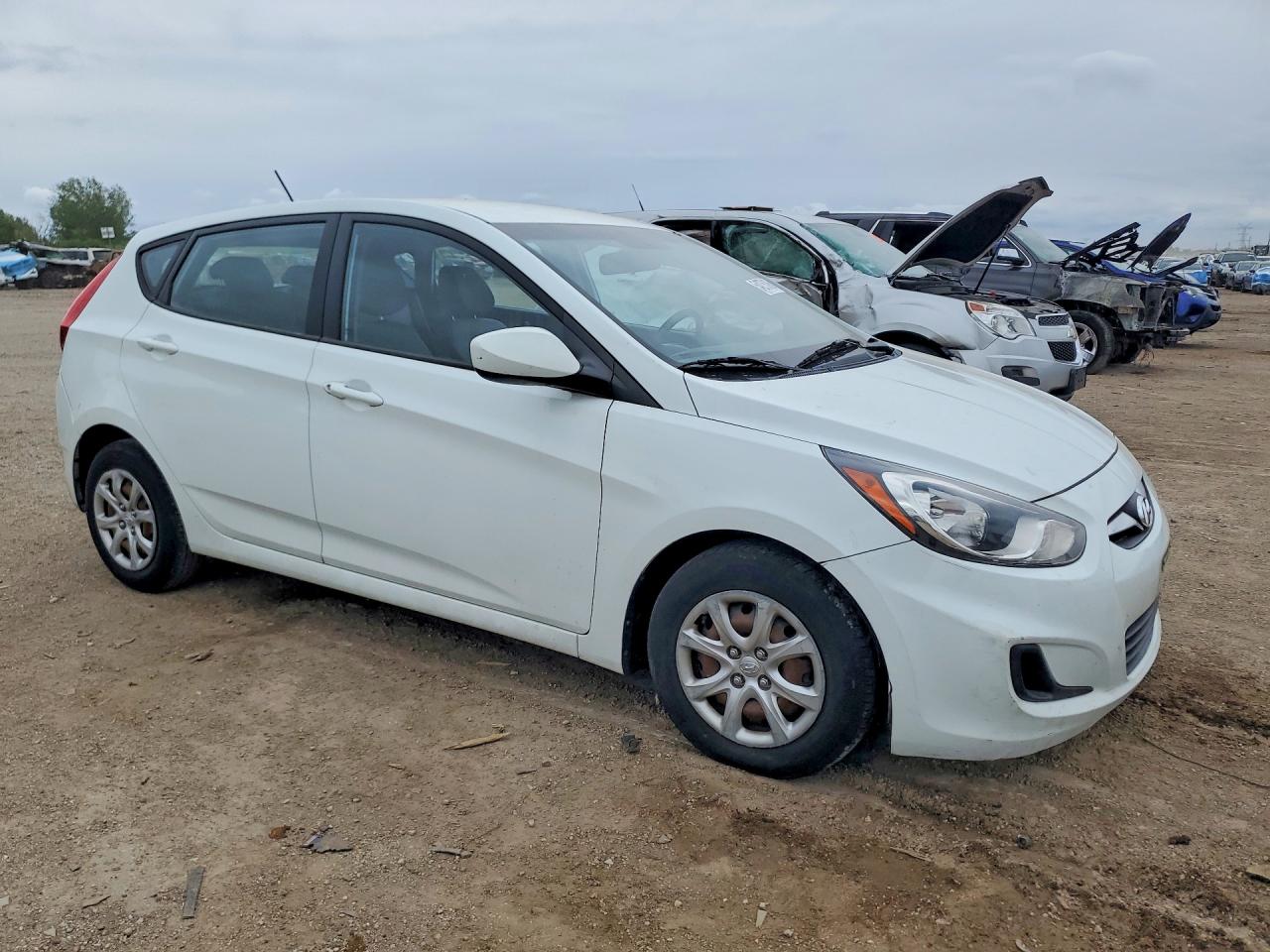 2013 Hyundai Accent Gs White vin: KMHCT5AE7DU136678
