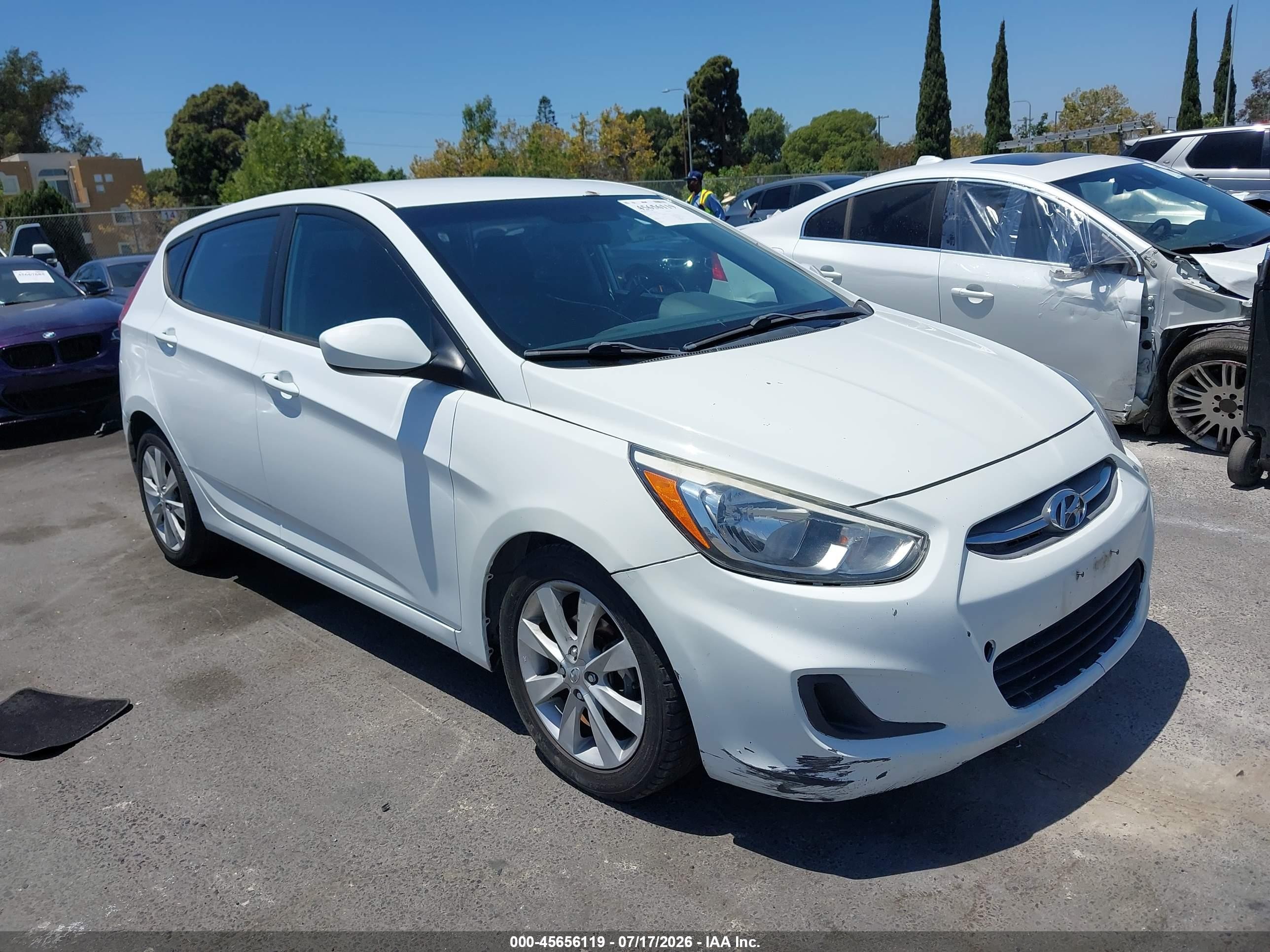 2015 Hyundai Accent Gs White vin: KMHCT5AE7FU200897