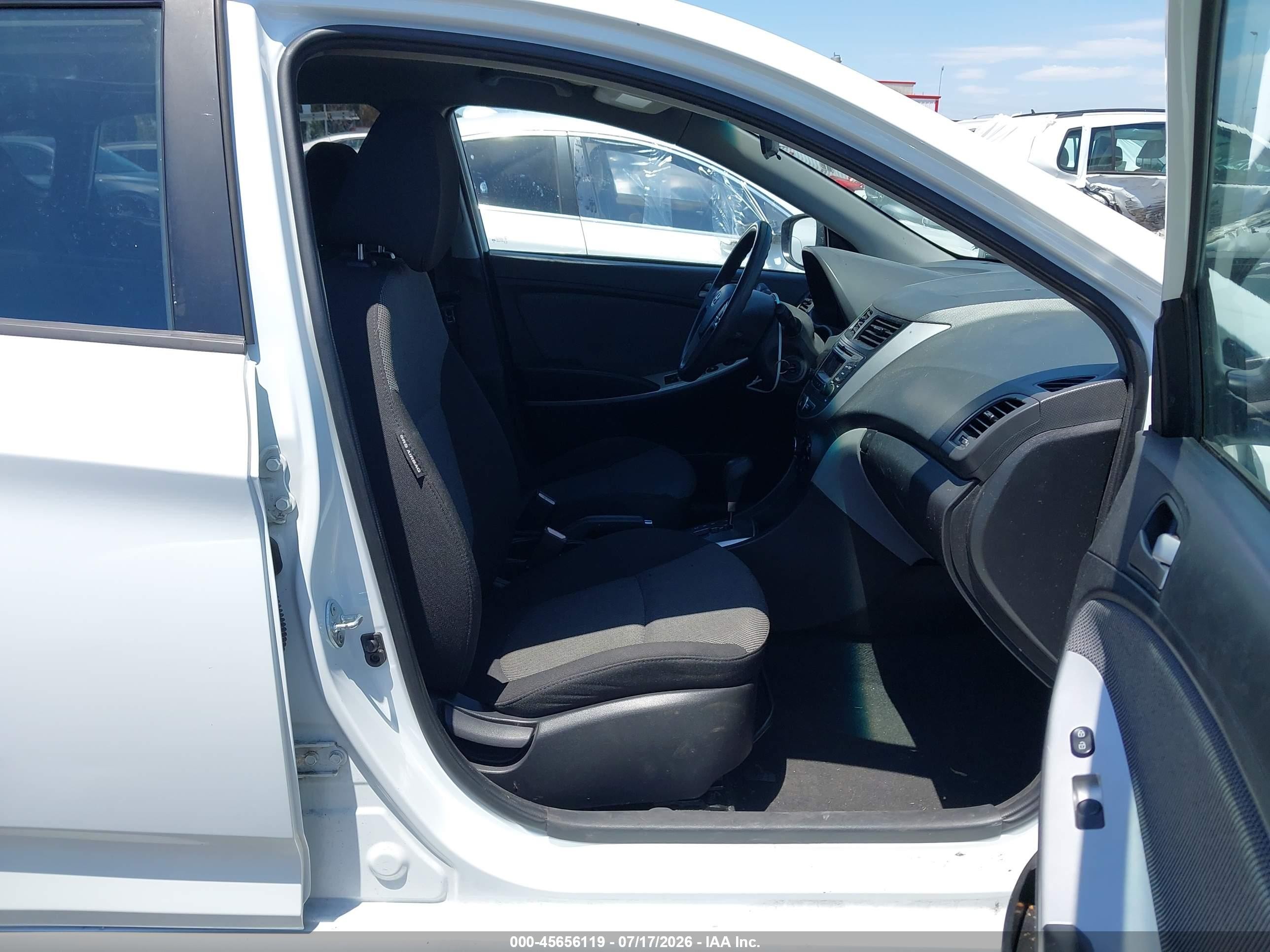2015 Hyundai Accent Gs White vin: KMHCT5AE7FU200897
