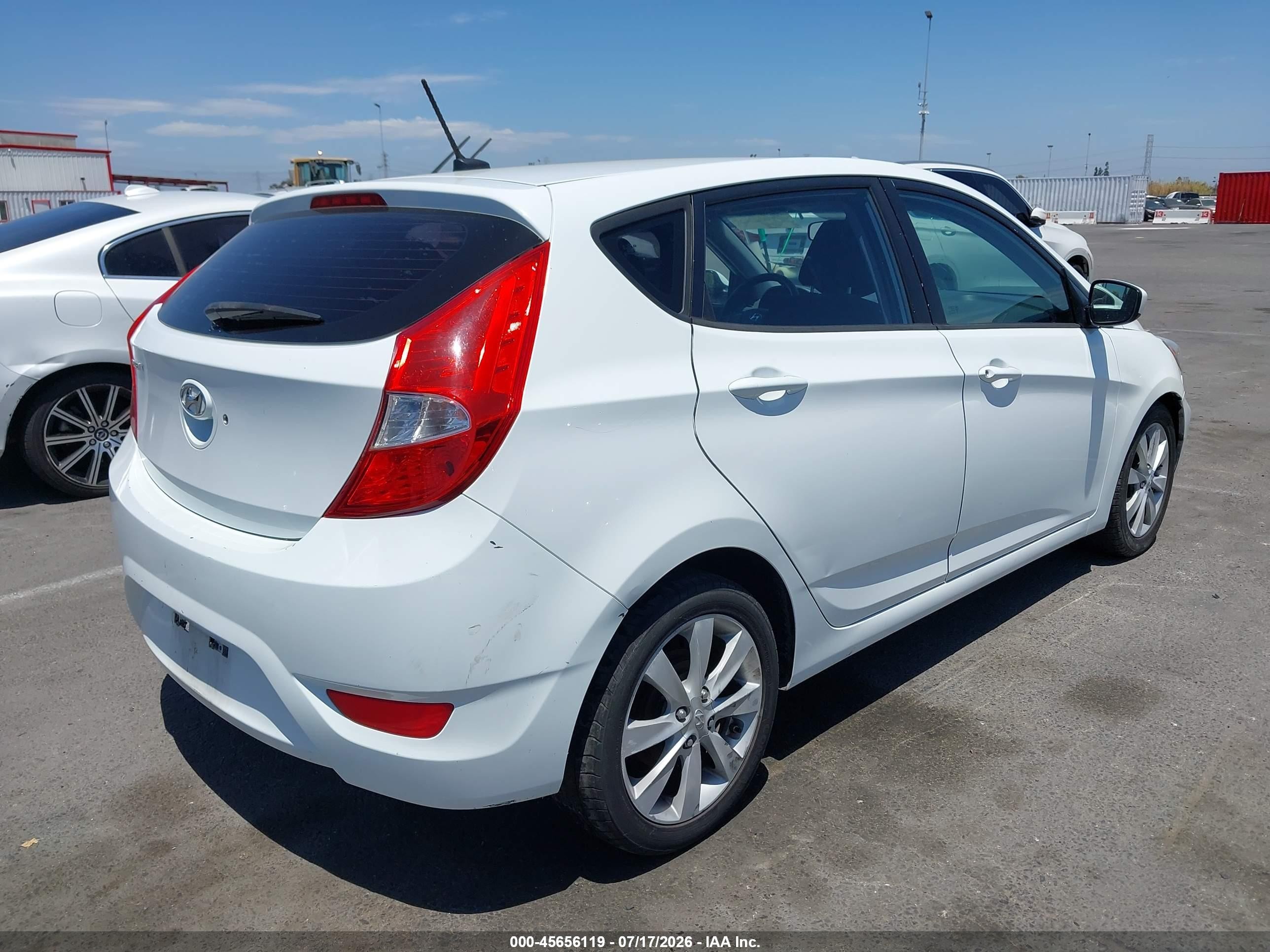 2015 Hyundai Accent Gs White vin: KMHCT5AE7FU200897