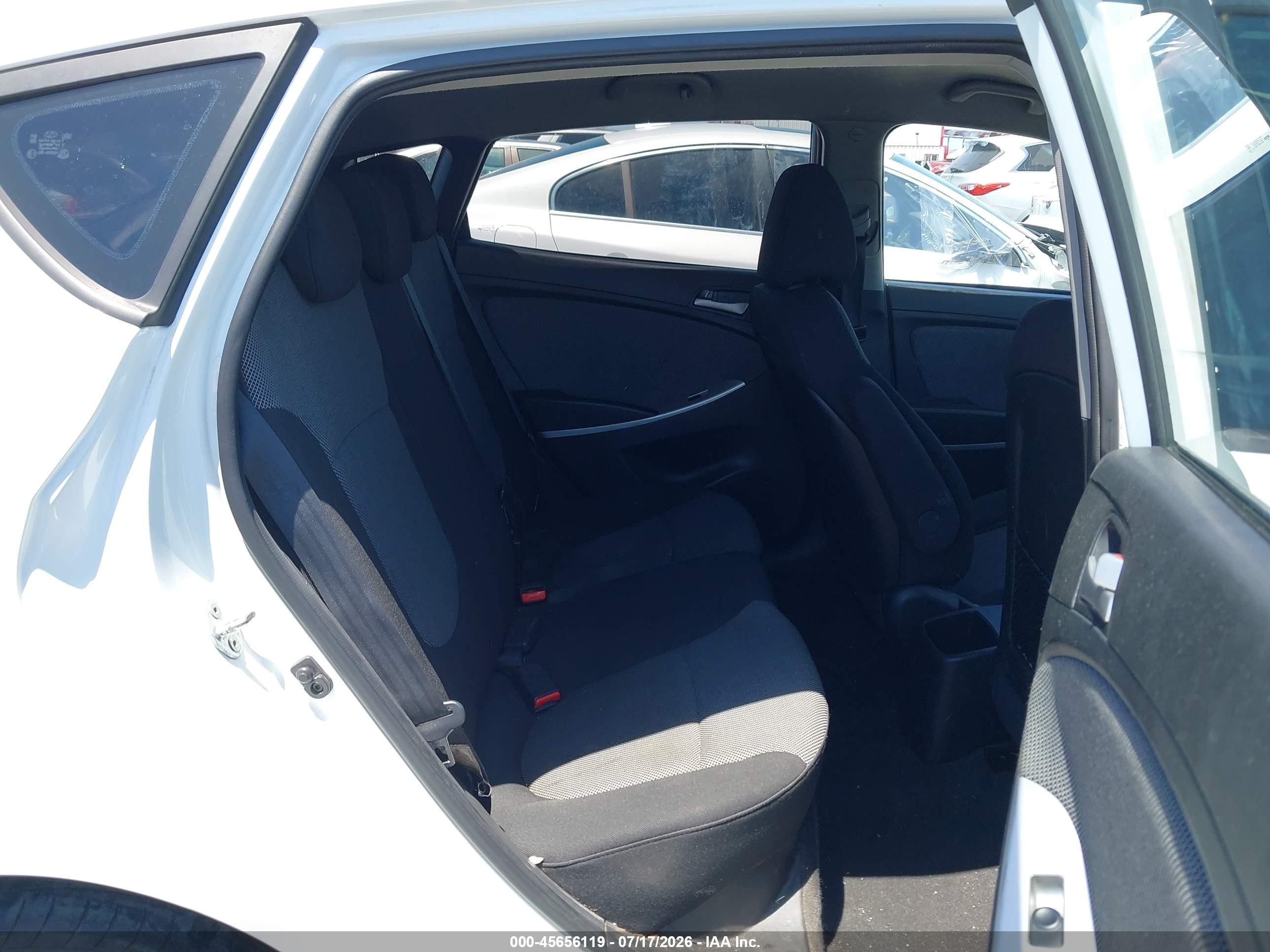 2015 Hyundai Accent Gs White vin: KMHCT5AE7FU200897
