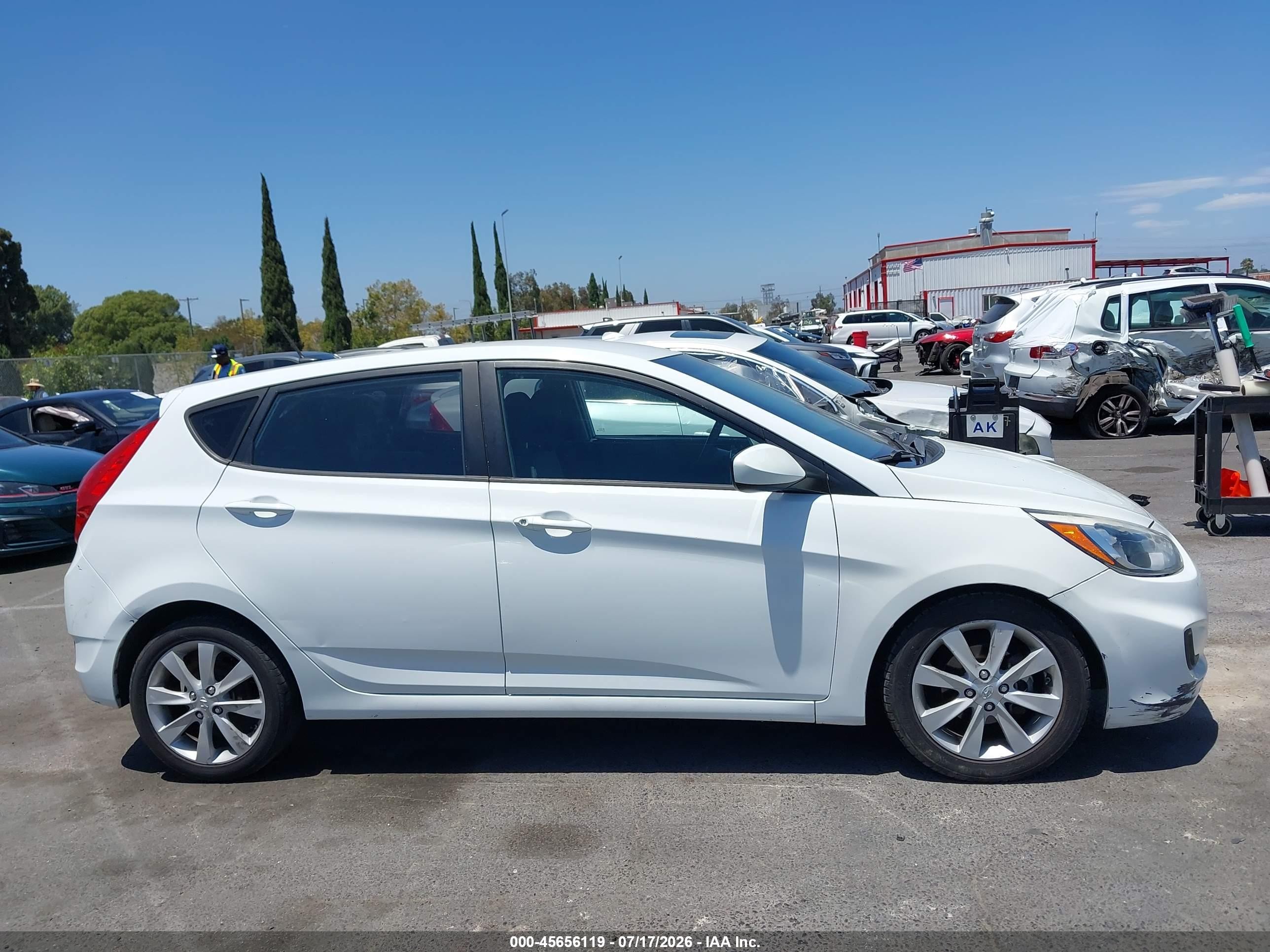 2015 Hyundai Accent Gs White vin: KMHCT5AE7FU200897