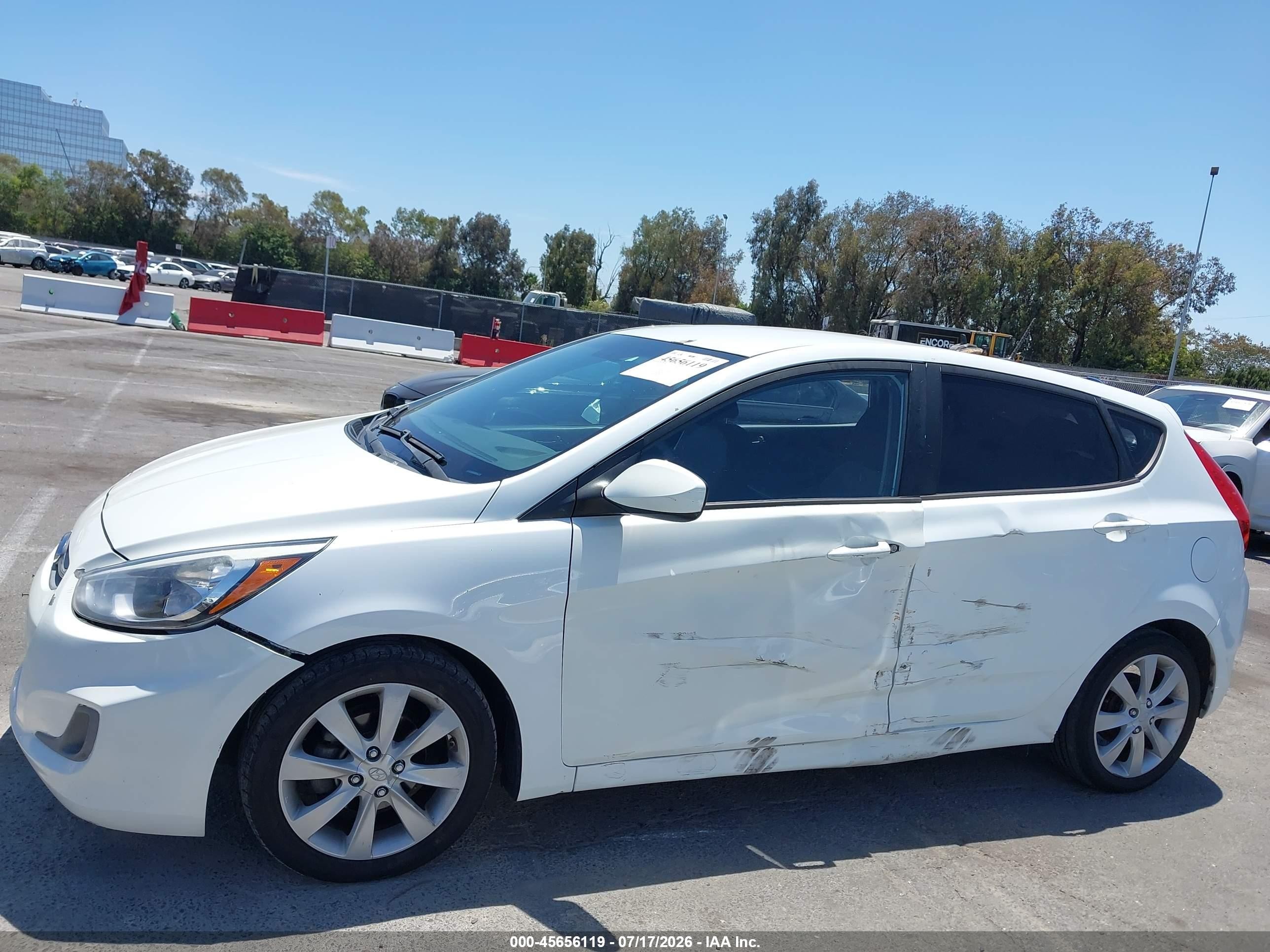 2015 Hyundai Accent Gs White vin: KMHCT5AE7FU200897