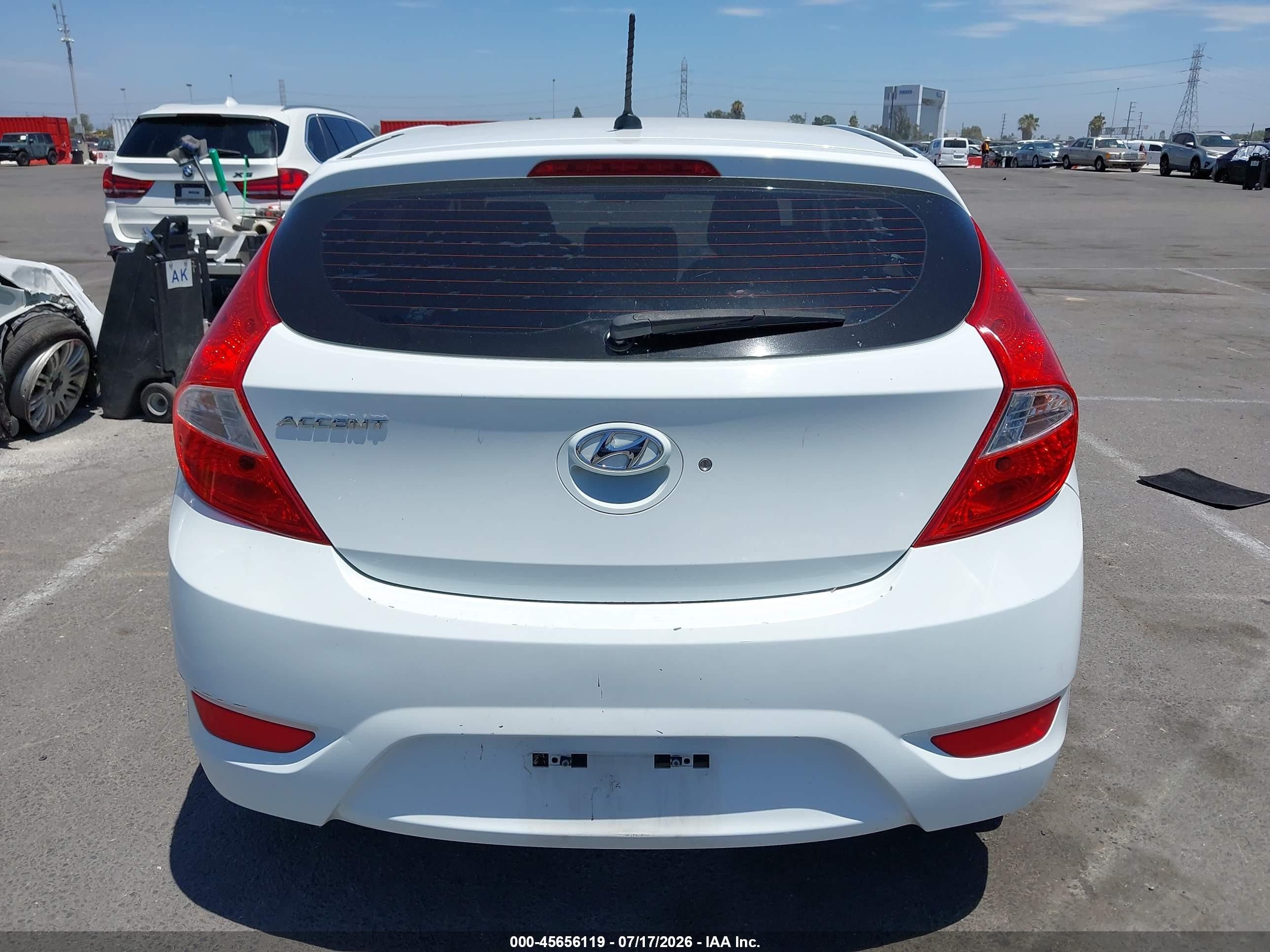 2015 Hyundai Accent Gs White vin: KMHCT5AE7FU200897