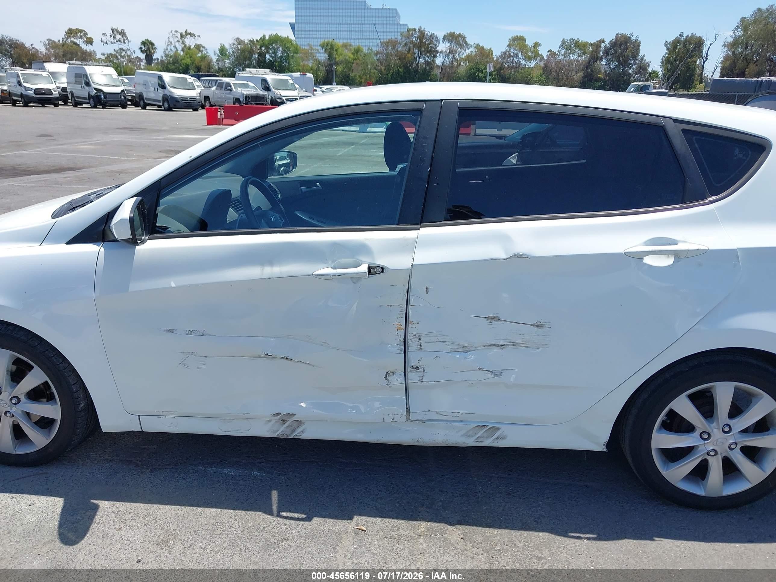 2015 Hyundai Accent Gs White vin: KMHCT5AE7FU200897