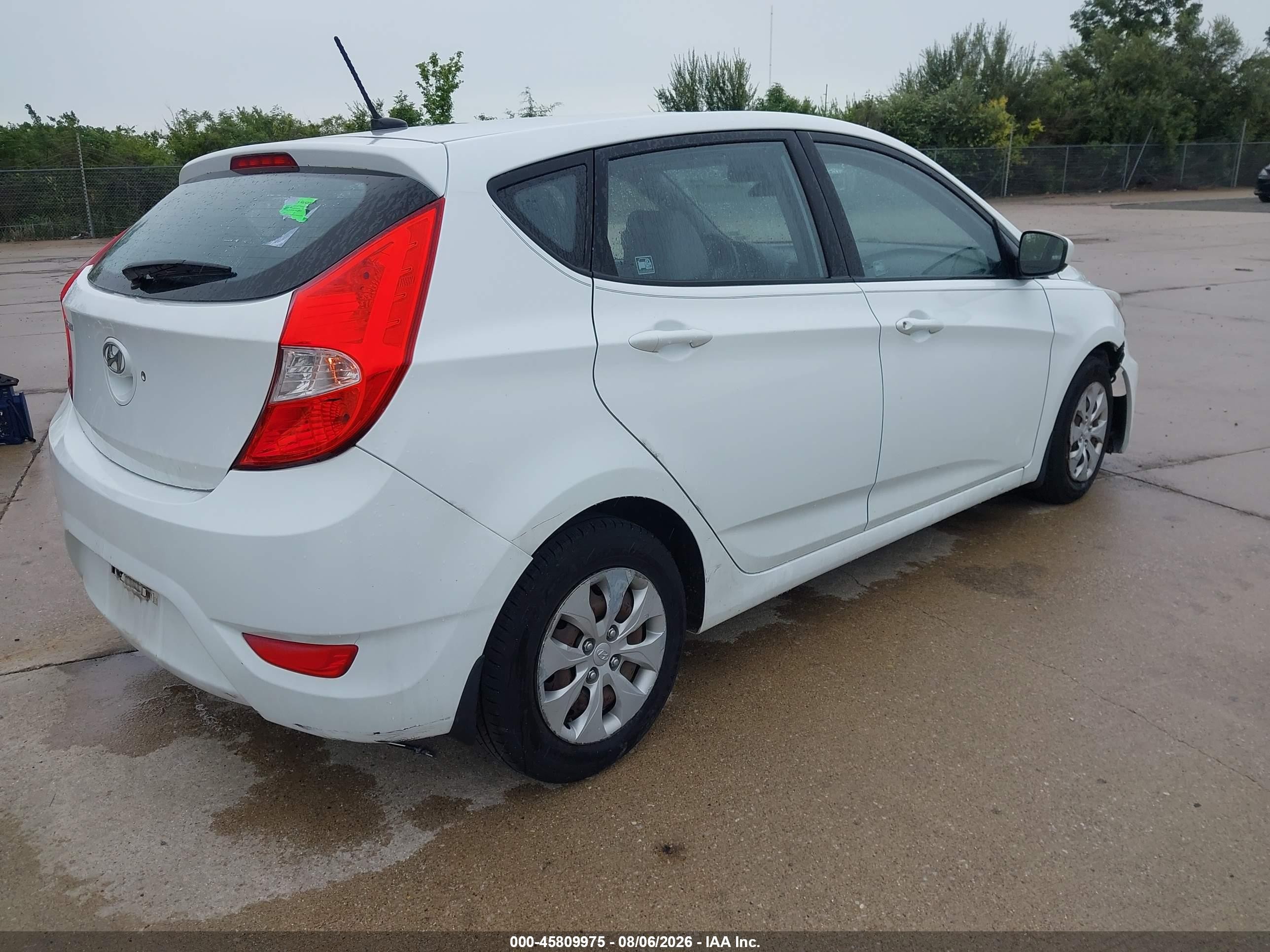 2015 Hyundai Accent Gs White vin: KMHCT5AE7FU201404