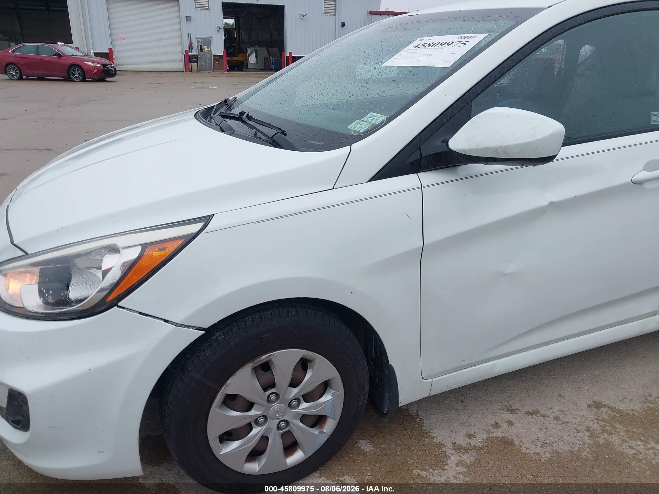 2015 Hyundai Accent Gs White vin: KMHCT5AE7FU201404