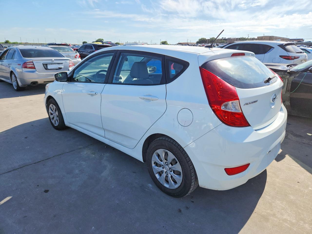 2015 Hyundai Accent Gs White vin: KMHCT5AE7FU219739