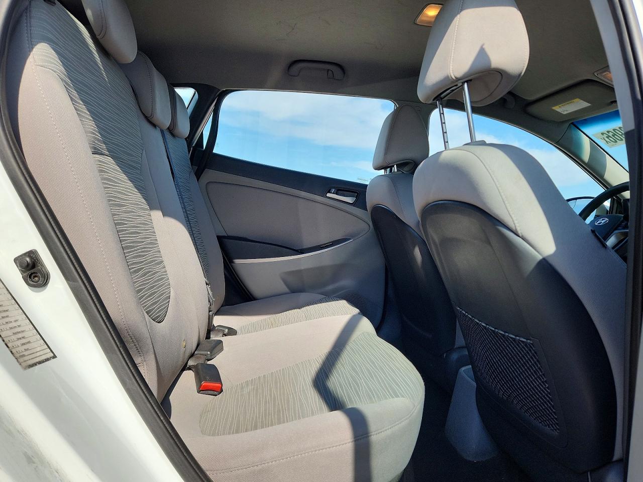 2015 Hyundai Accent Gs White vin: KMHCT5AE7FU219739