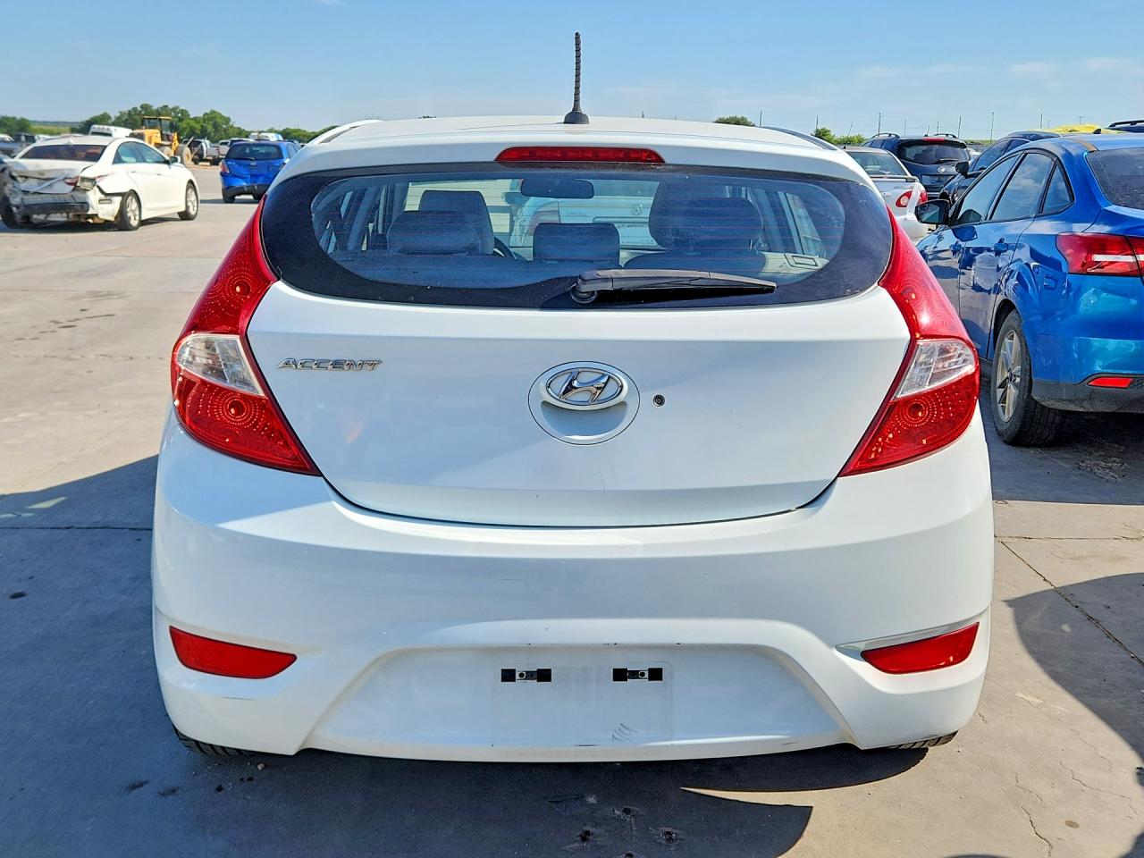 2015 Hyundai Accent Gs White vin: KMHCT5AE7FU219739