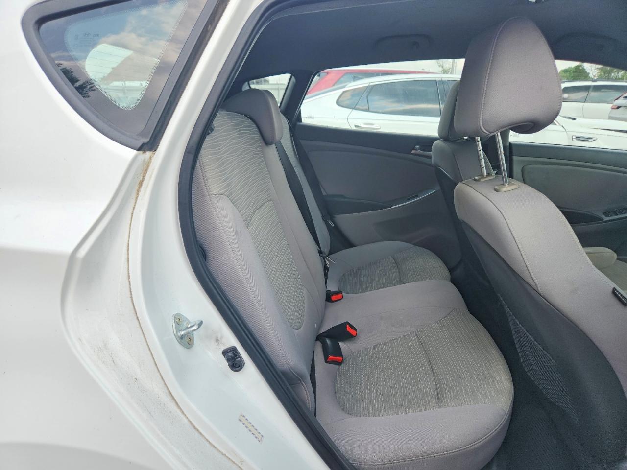 2017 Hyundai Accent Se Белый vin: KMHCT5AE7HU340886