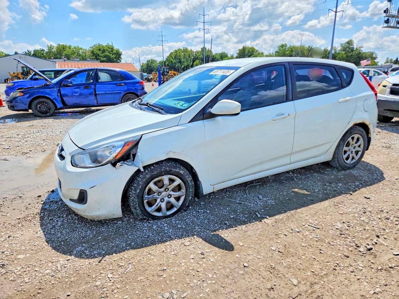 2012 Hyundai Accent Gs White vin: KMHCT5AE8CU043991