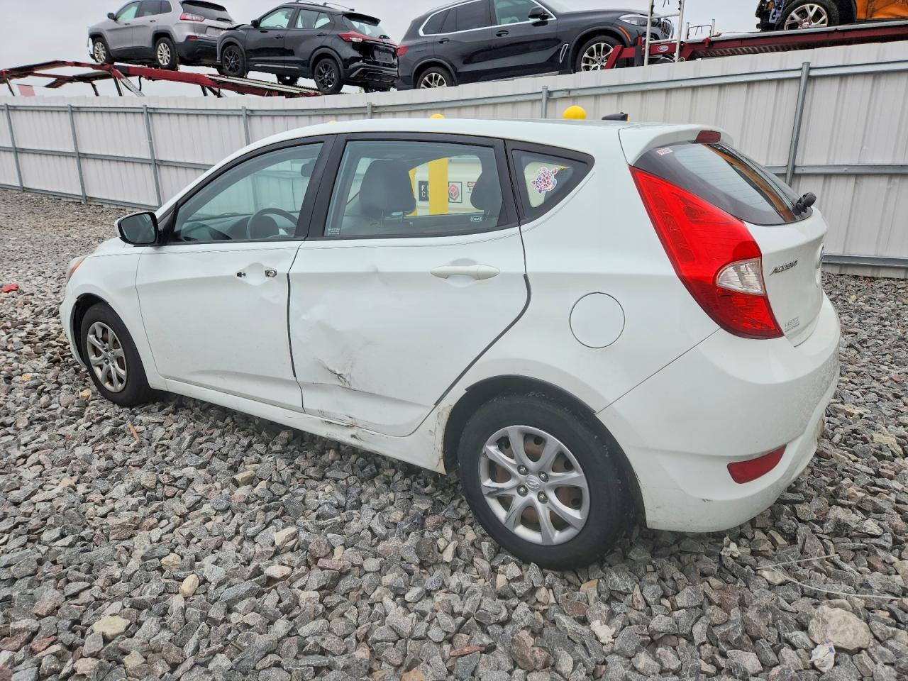 2013 Hyundai Accent Gs White vin: KMHCT5AE8DU072103