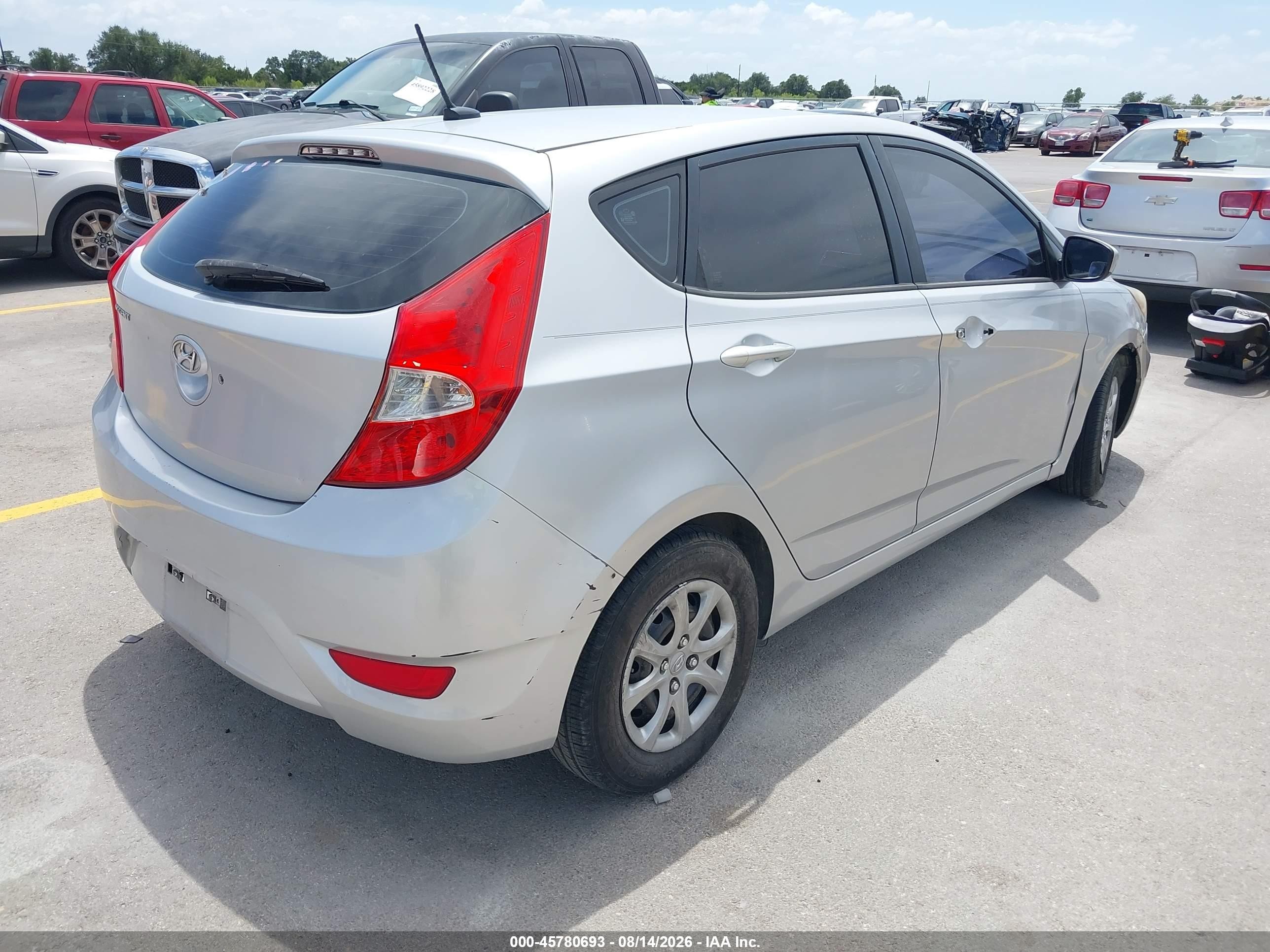 2013 Hyundai Accent Gs Silver vin: KMHCT5AE8DU075311