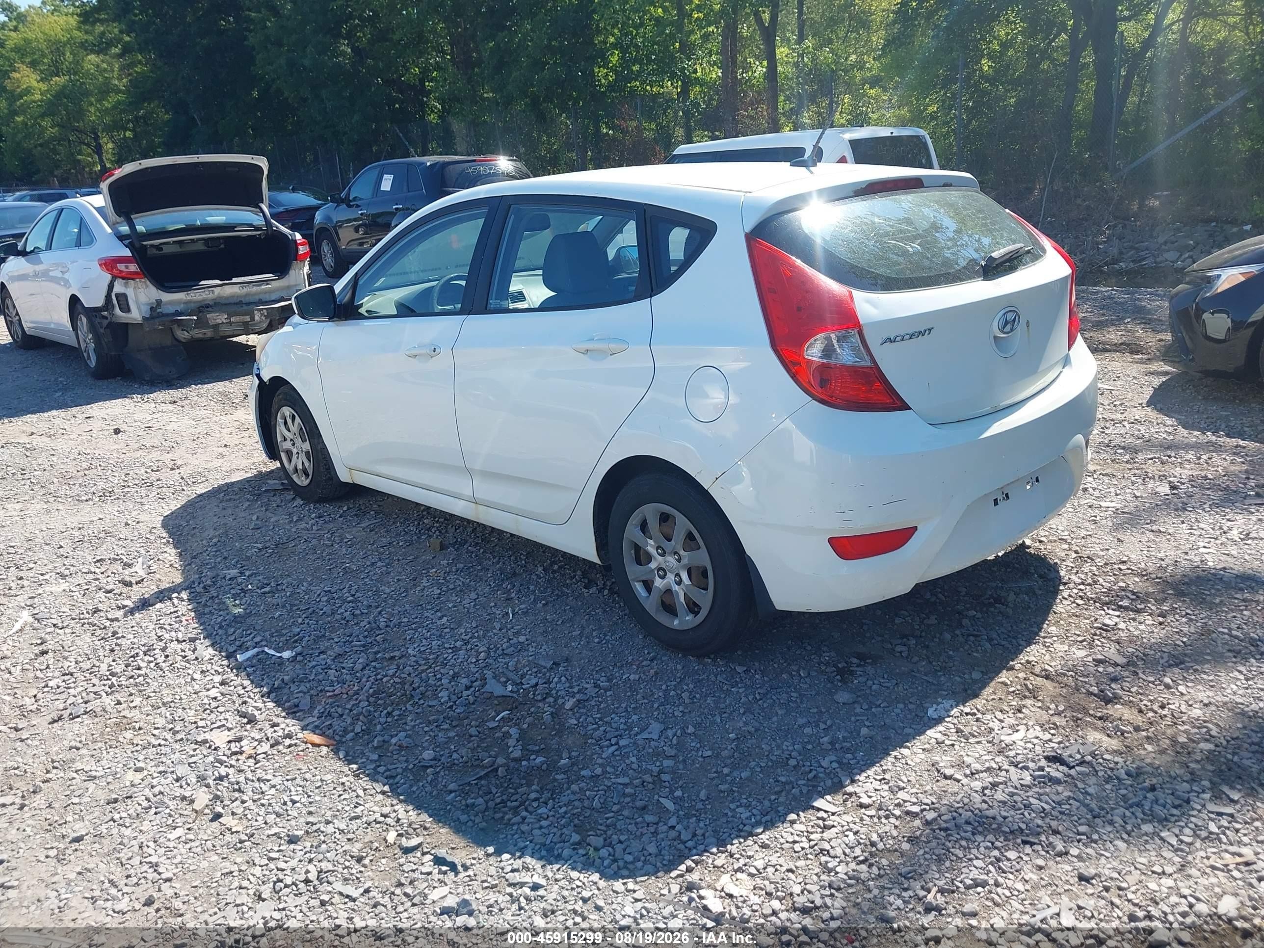 2013 Hyundai Accent Gs Белый vin: KMHCT5AE8DU084610