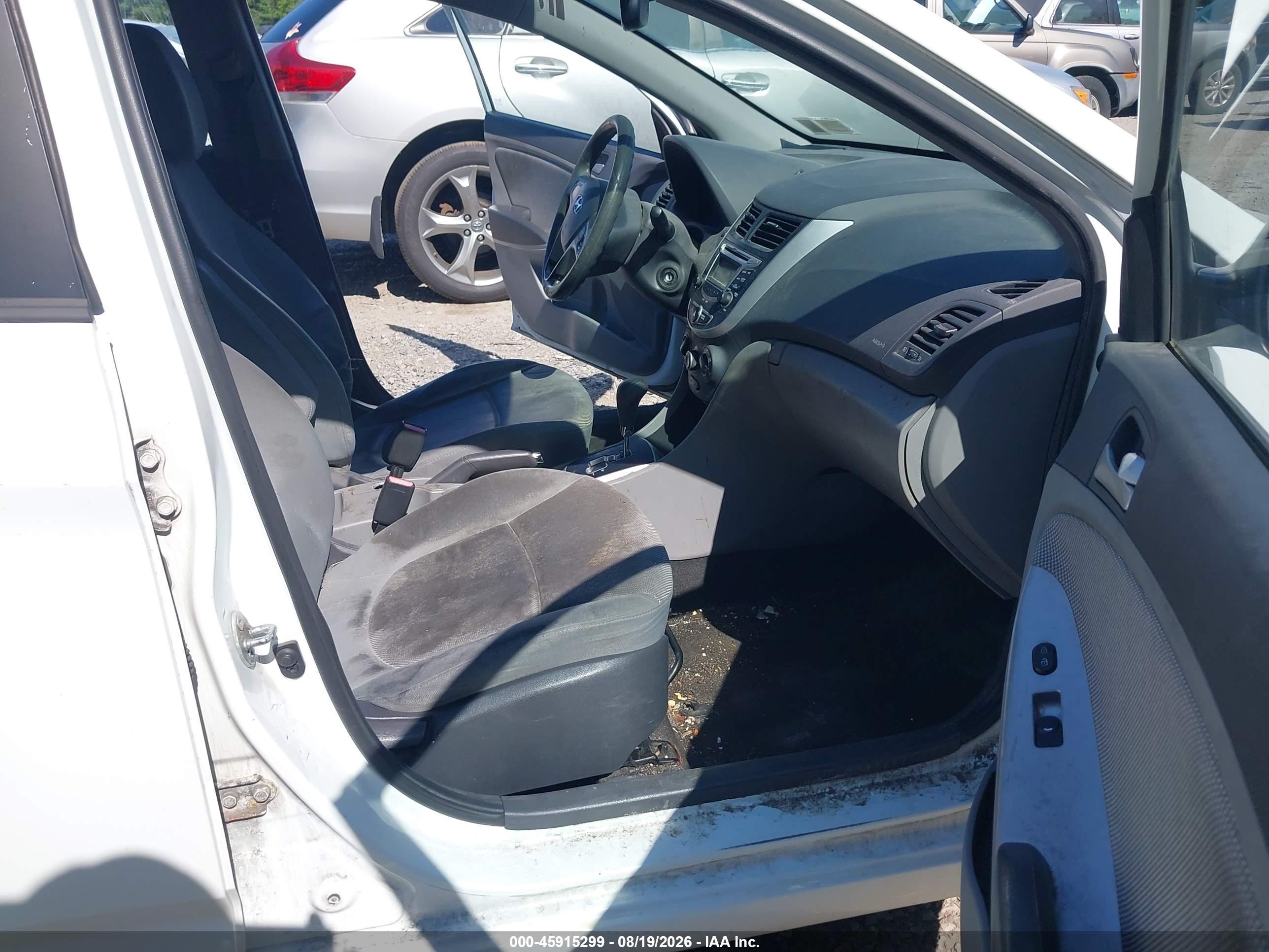 2013 Hyundai Accent Gs Белый vin: KMHCT5AE8DU084610