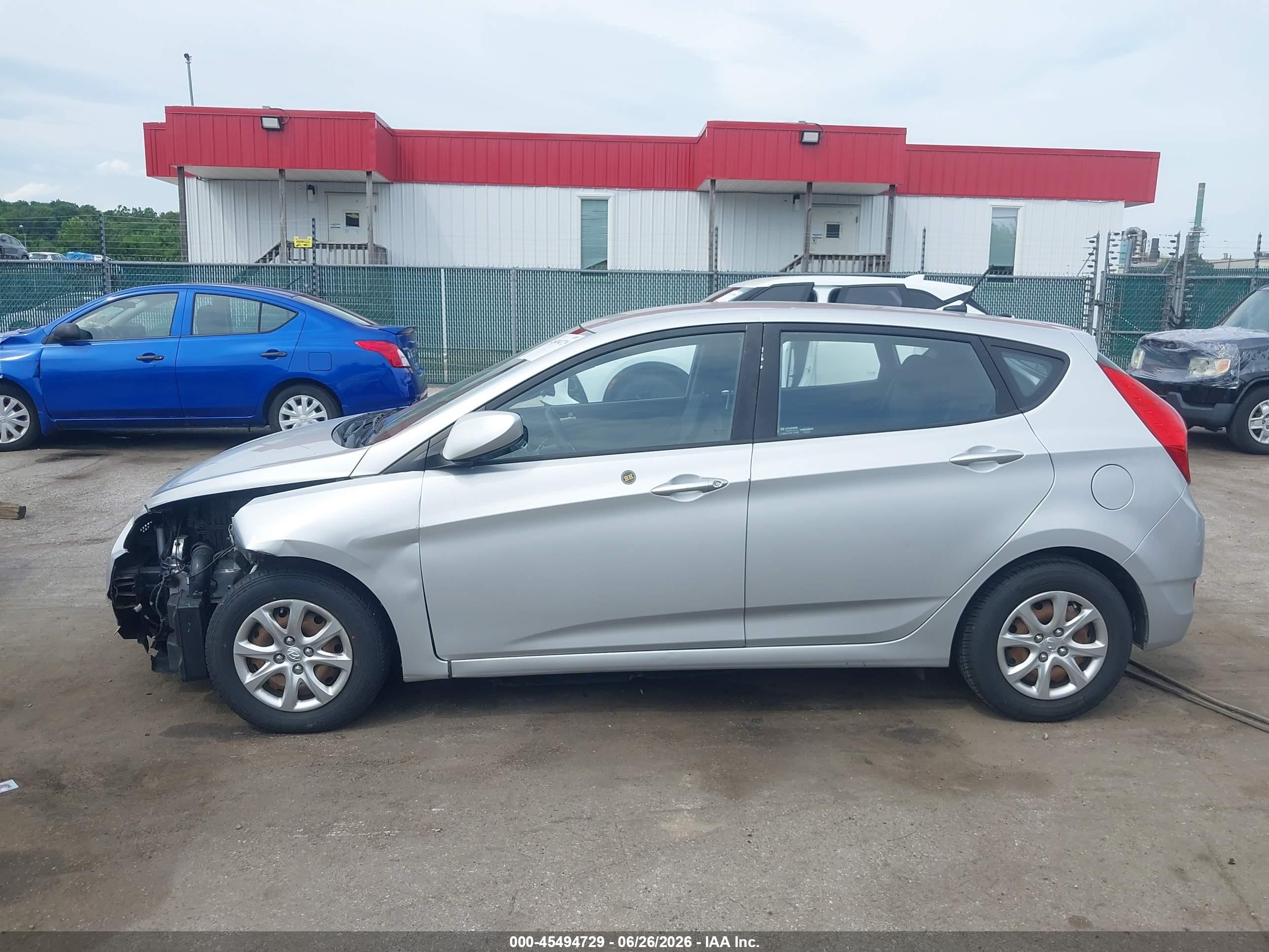 2014 Hyundai Accent Gs Silver vin: KMHCT5AE8EU146640