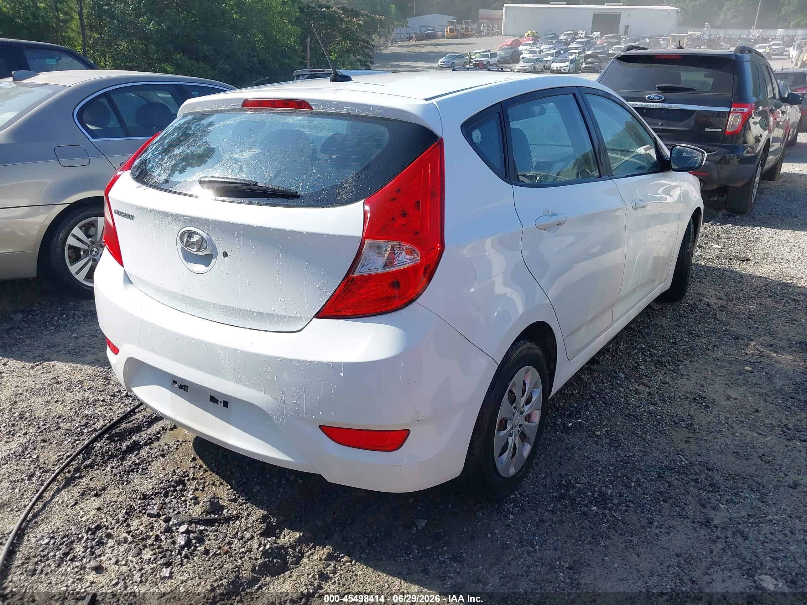 2015 Hyundai Accent Gs Белый vin: KMHCT5AE8FU213545