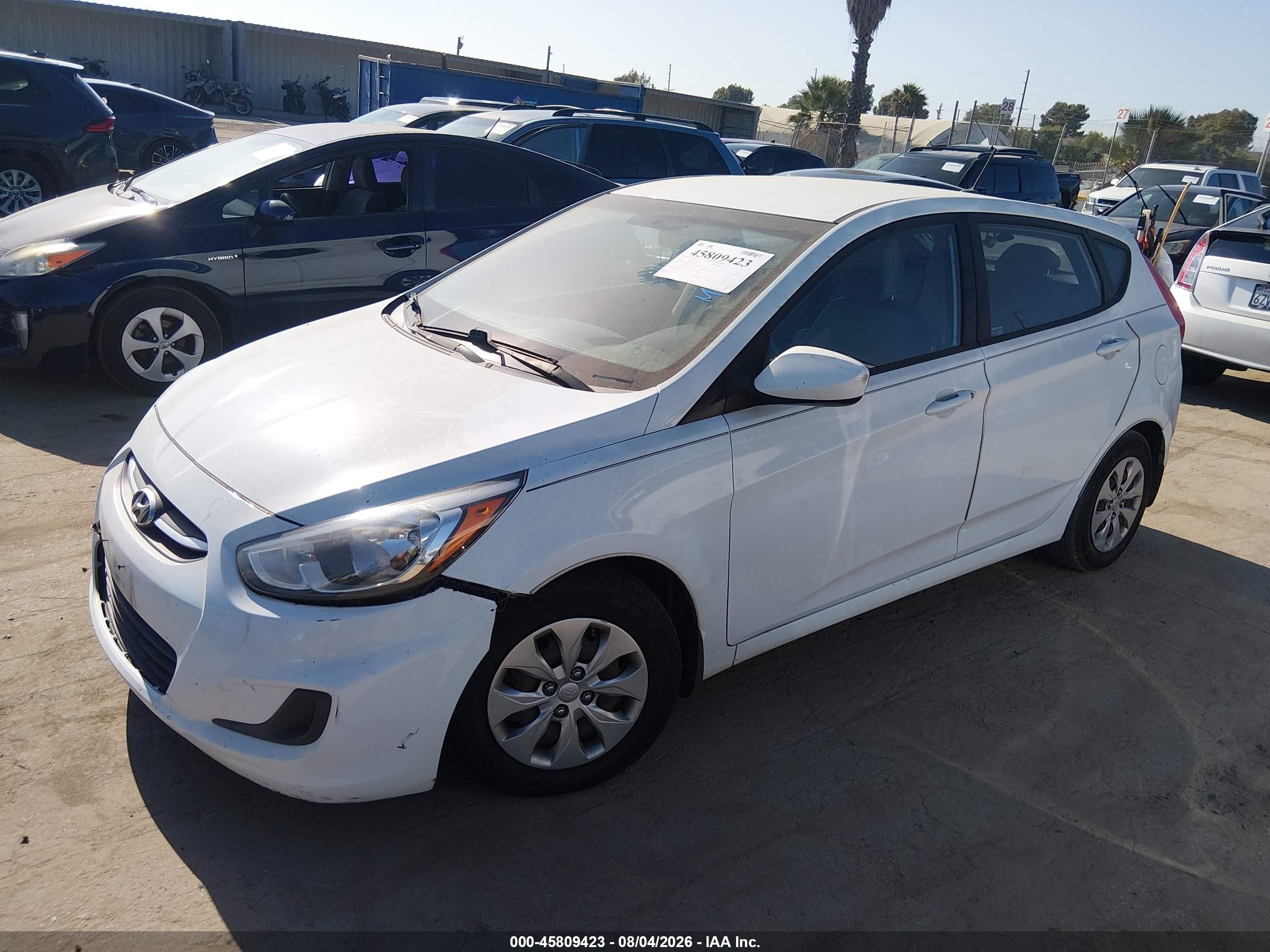 2015 Hyundai Accent Gs White vin: KMHCT5AE8FU215621