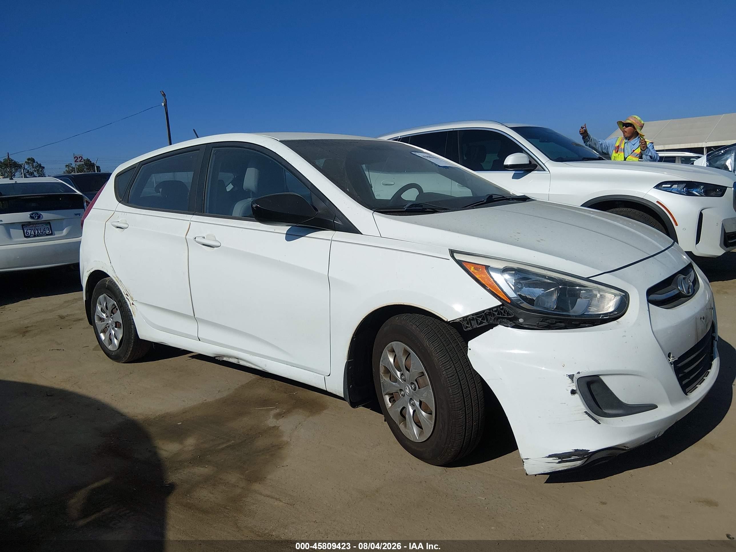 2015 Hyundai Accent Gs White vin: KMHCT5AE8FU215621