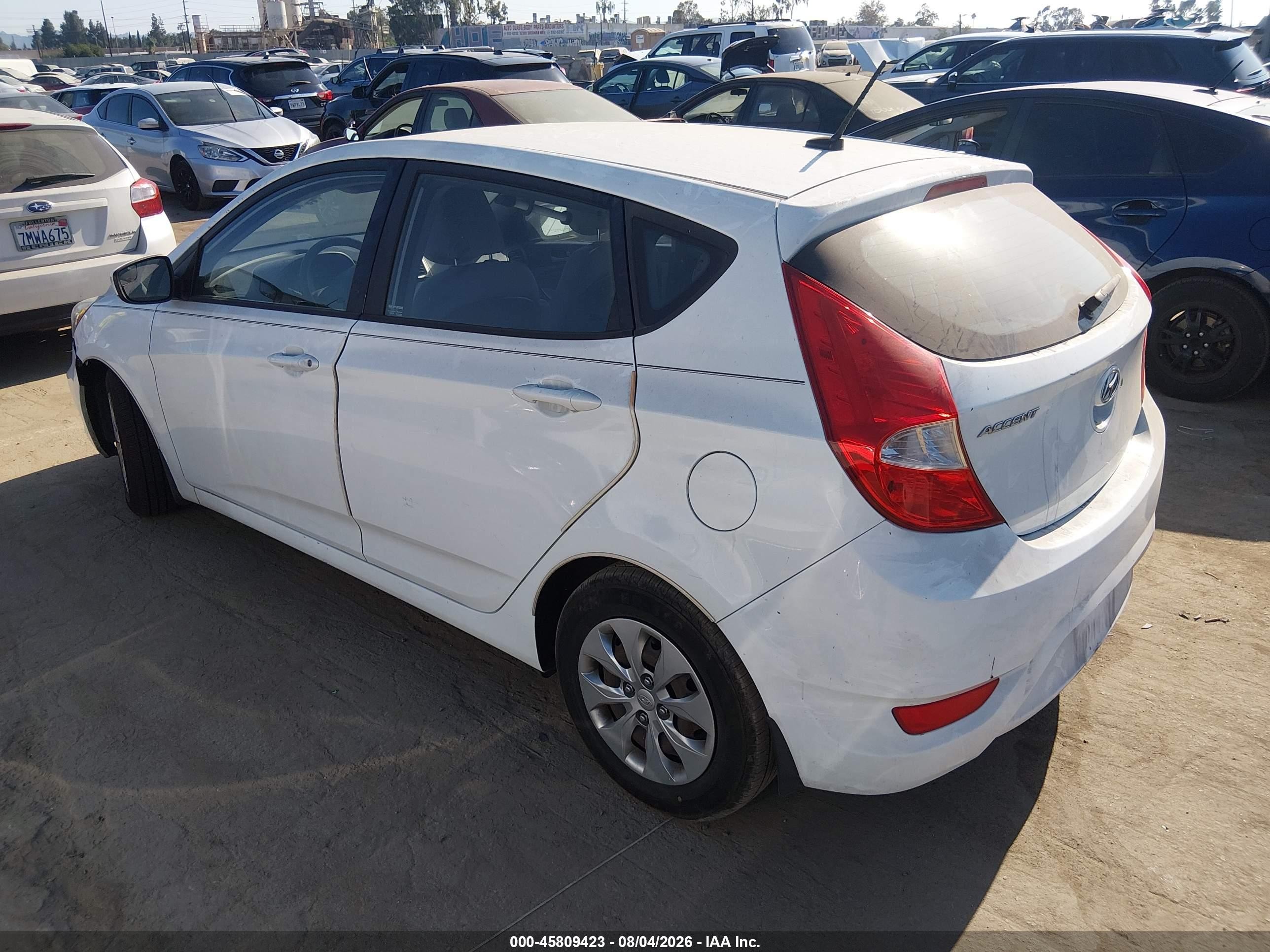 2015 Hyundai Accent Gs White vin: KMHCT5AE8FU215621