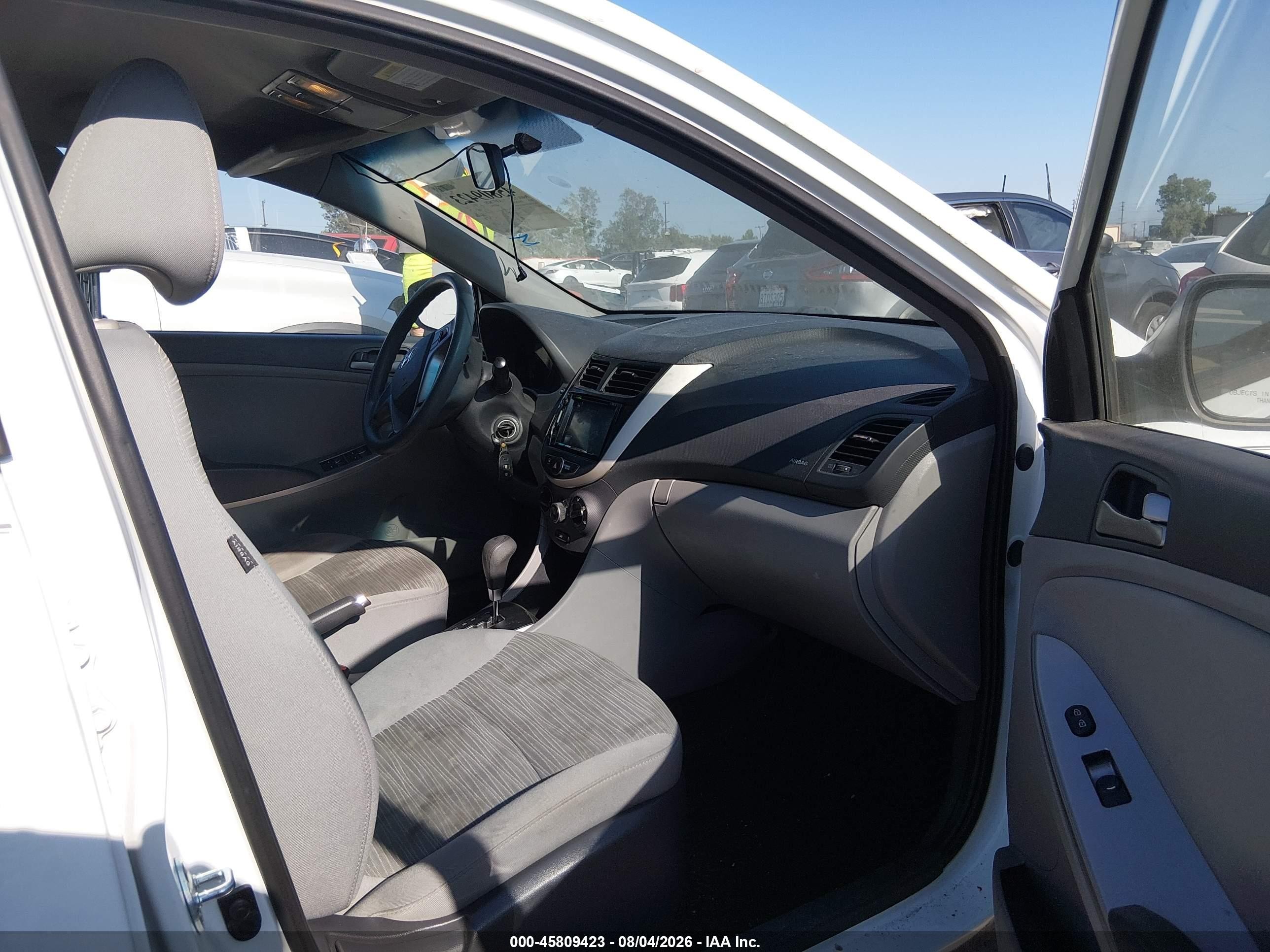 2015 Hyundai Accent Gs White vin: KMHCT5AE8FU215621