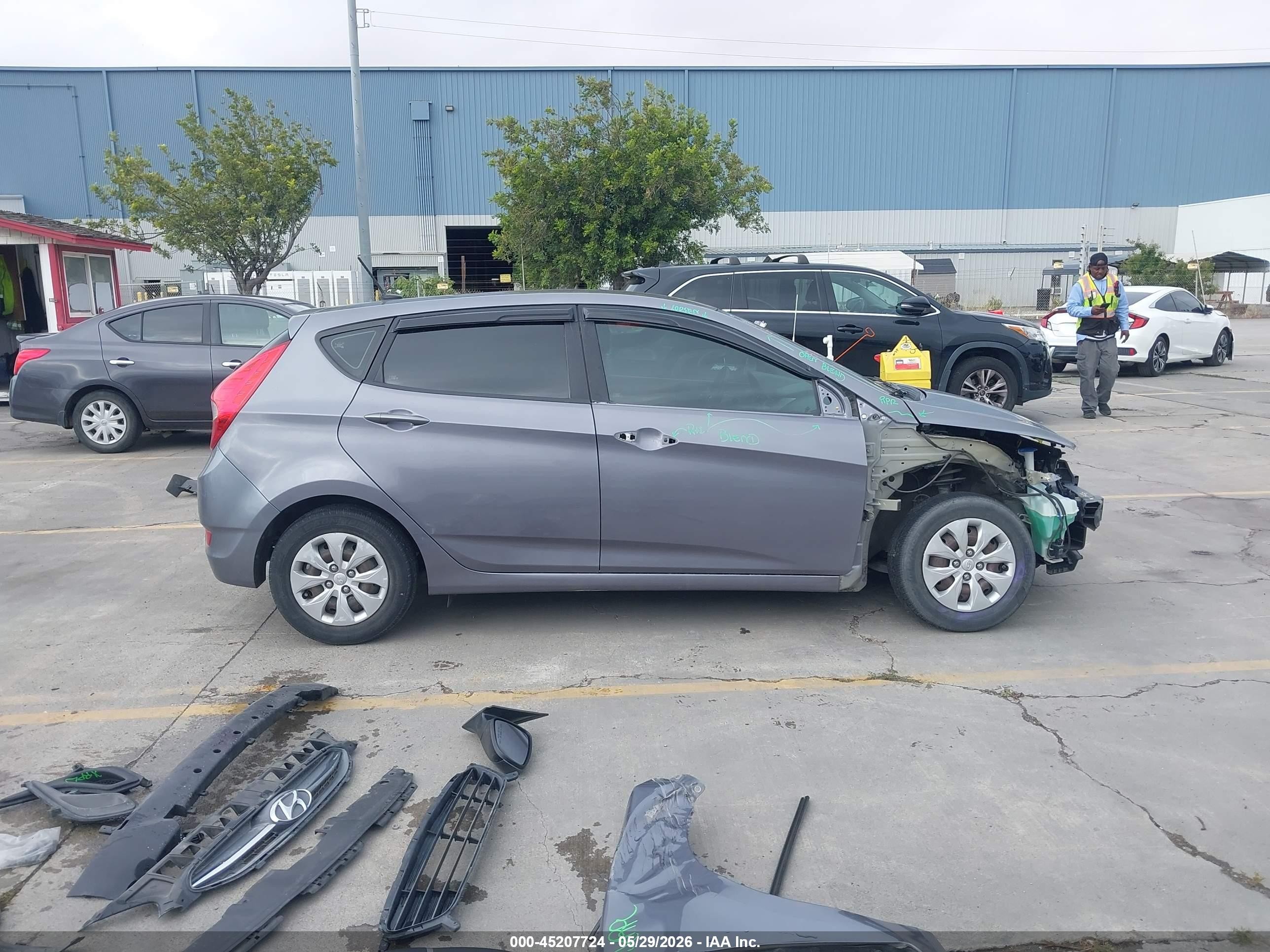 2016 Hyundai Accent Se Gray vin: KMHCT5AE8GU283807