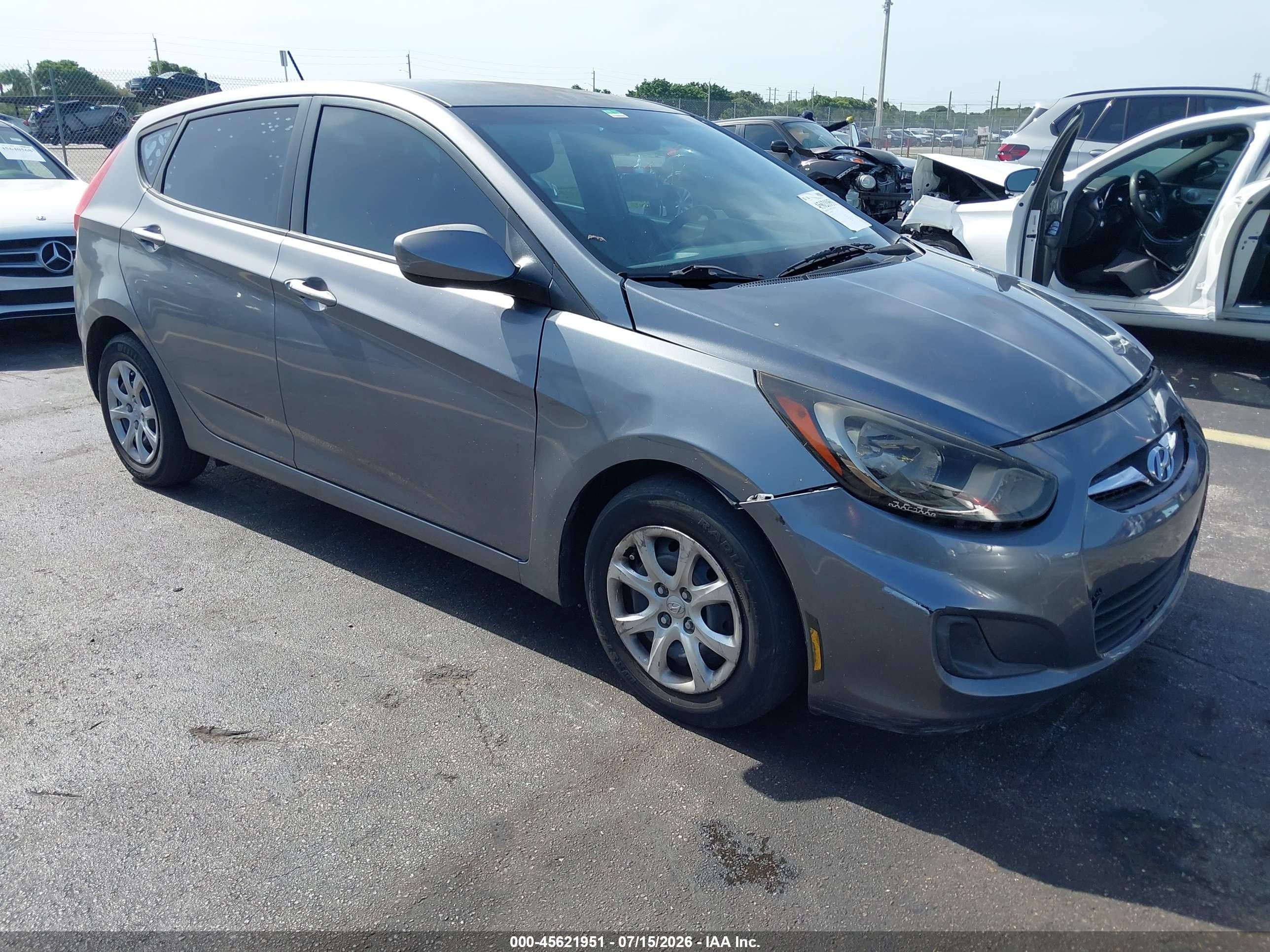 2013 Hyundai Accent Gs Gray vin: KMHCT5AE9DU129103
