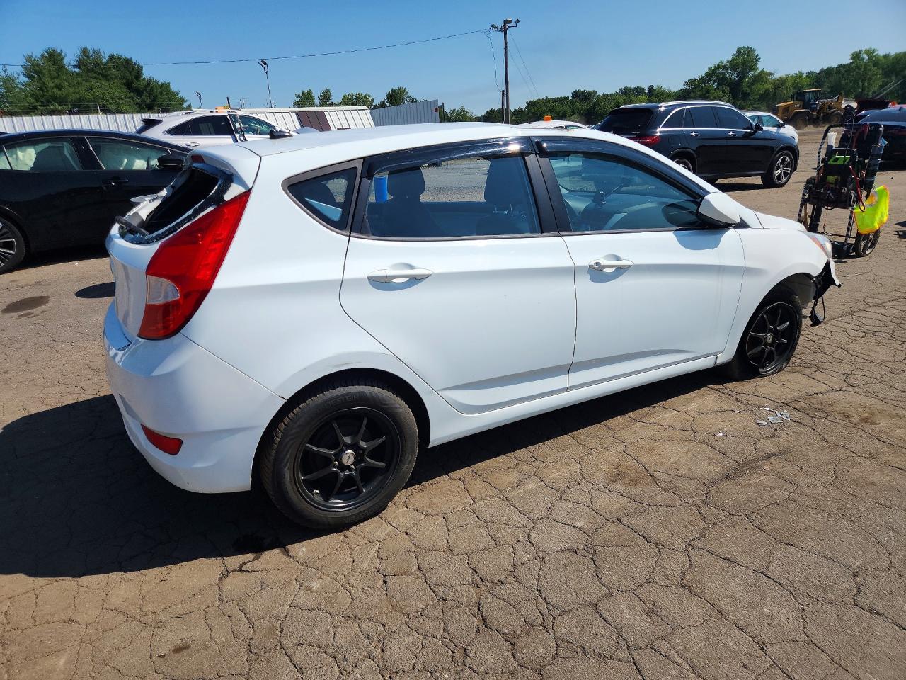 2014 Hyundai Accent Gs White vin: KMHCT5AE9EU142922