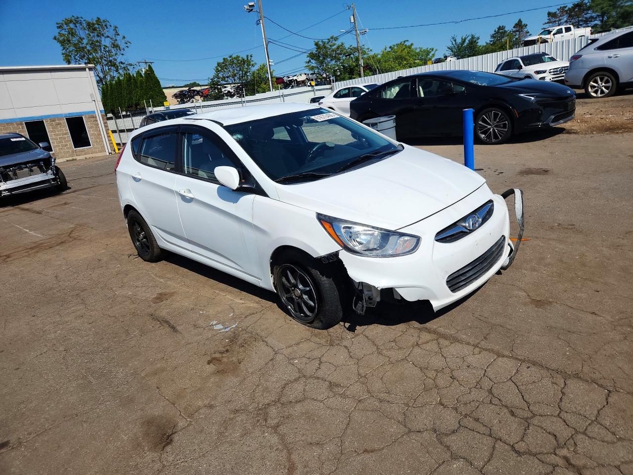 2014 Hyundai Accent Gs White vin: KMHCT5AE9EU142922