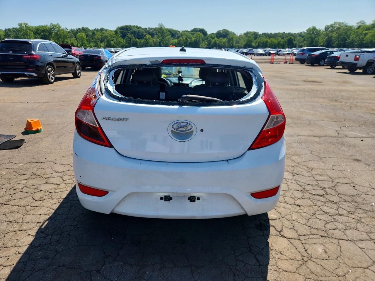 2014 Hyundai Accent Gs White vin: KMHCT5AE9EU142922