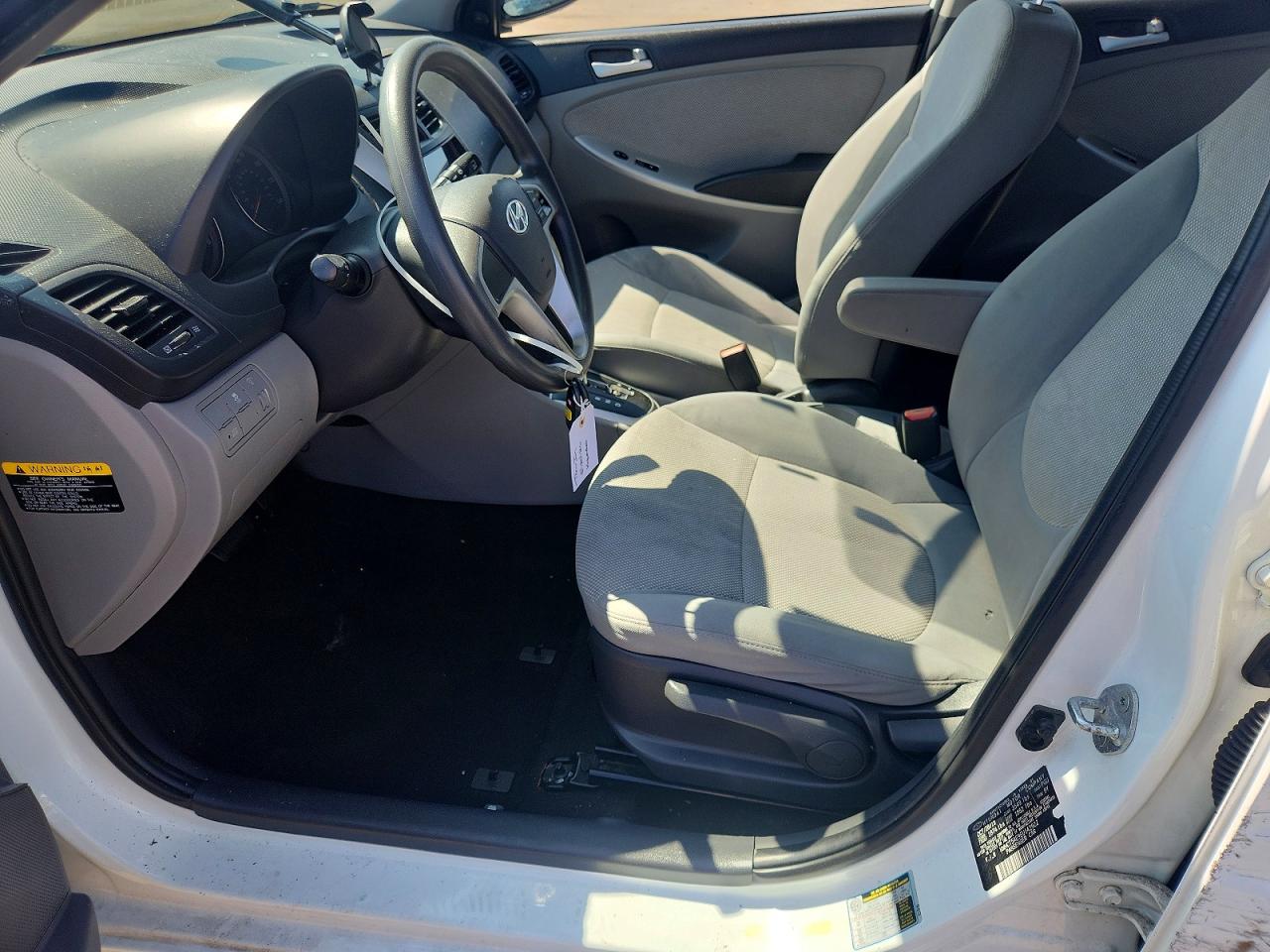 2014 Hyundai Accent Gs White vin: KMHCT5AE9EU142922