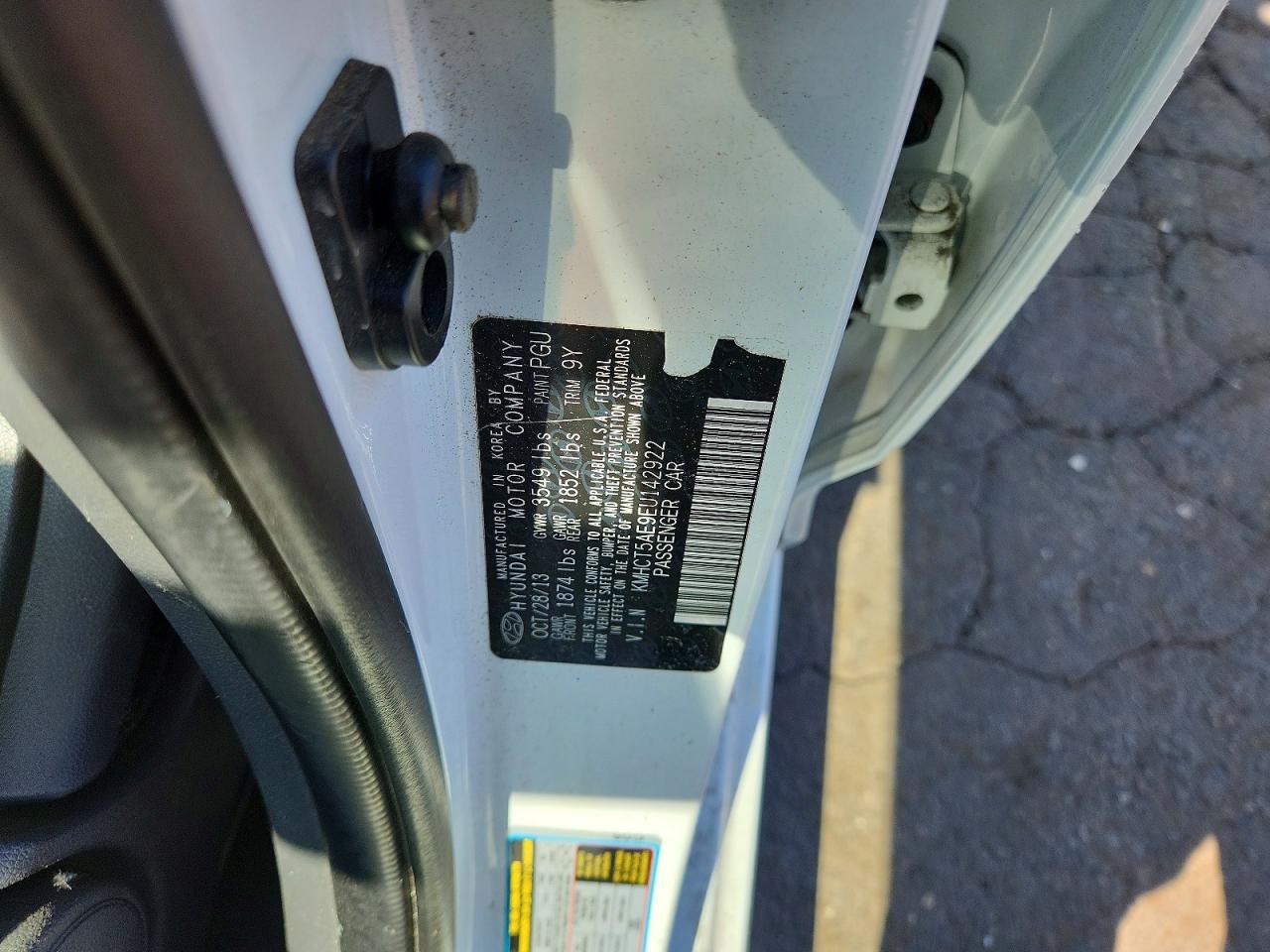 2014 Hyundai Accent Gs White vin: KMHCT5AE9EU142922