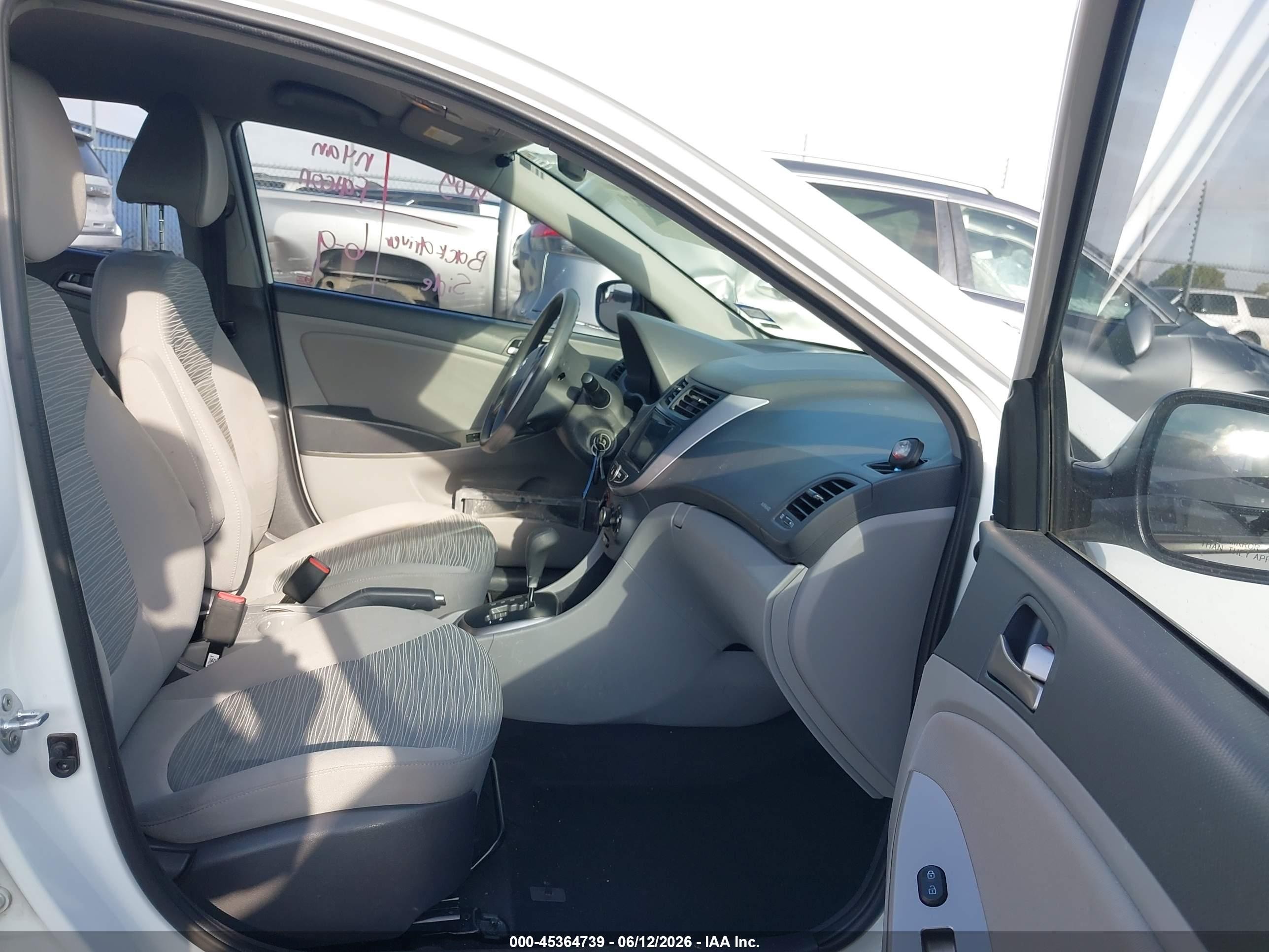 2015 Hyundai Accent Gs White vin: KMHCT5AE9FU201467