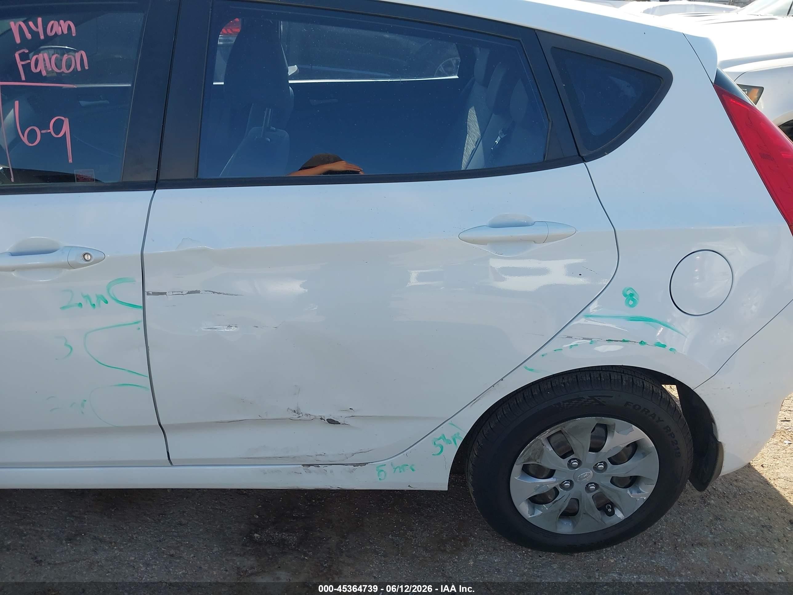 2015 Hyundai Accent Gs White vin: KMHCT5AE9FU201467