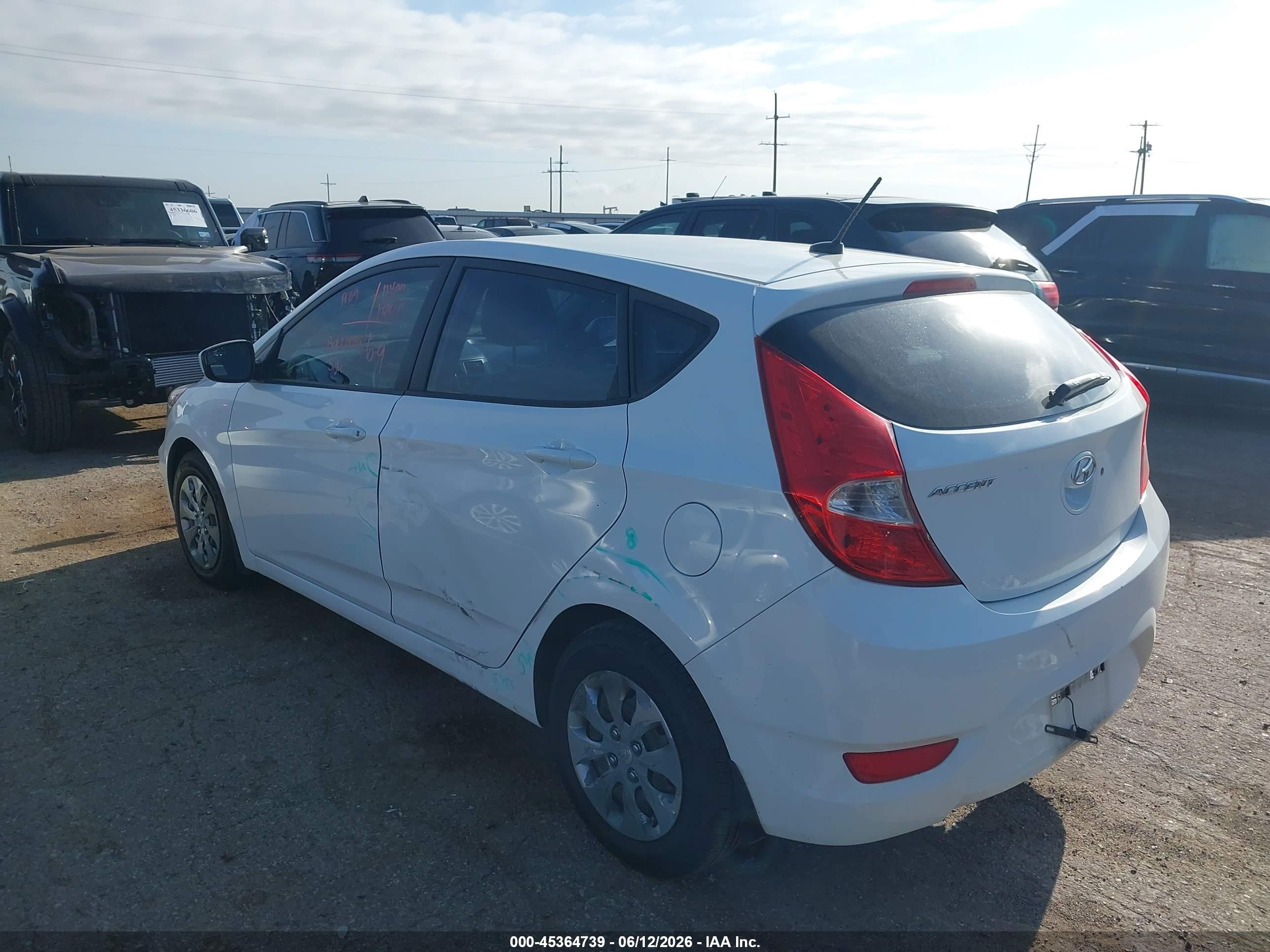2015 Hyundai Accent Gs White vin: KMHCT5AE9FU201467