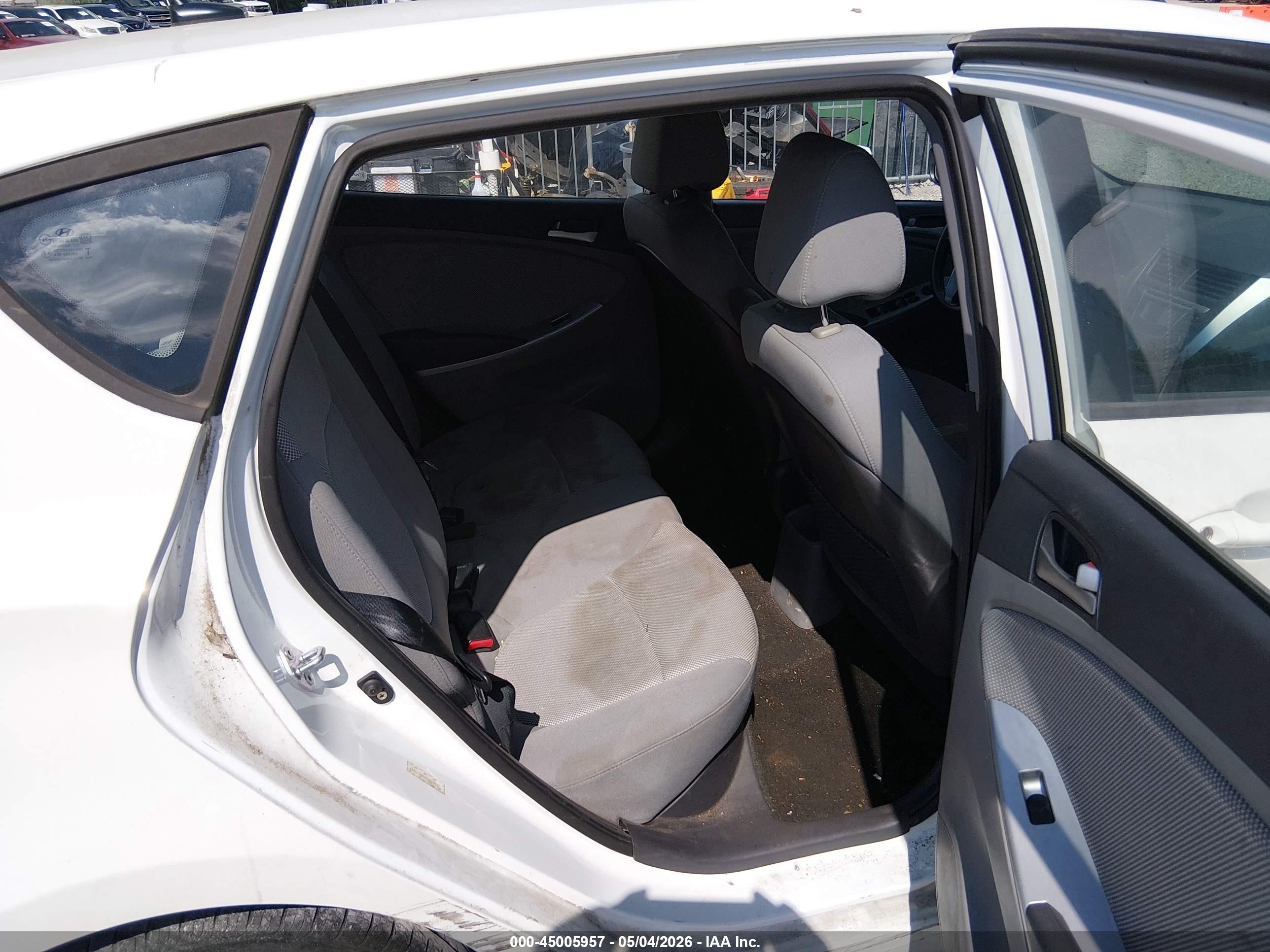 2012 Hyundai Accent Gs White vin: KMHCT5AEXCU027131