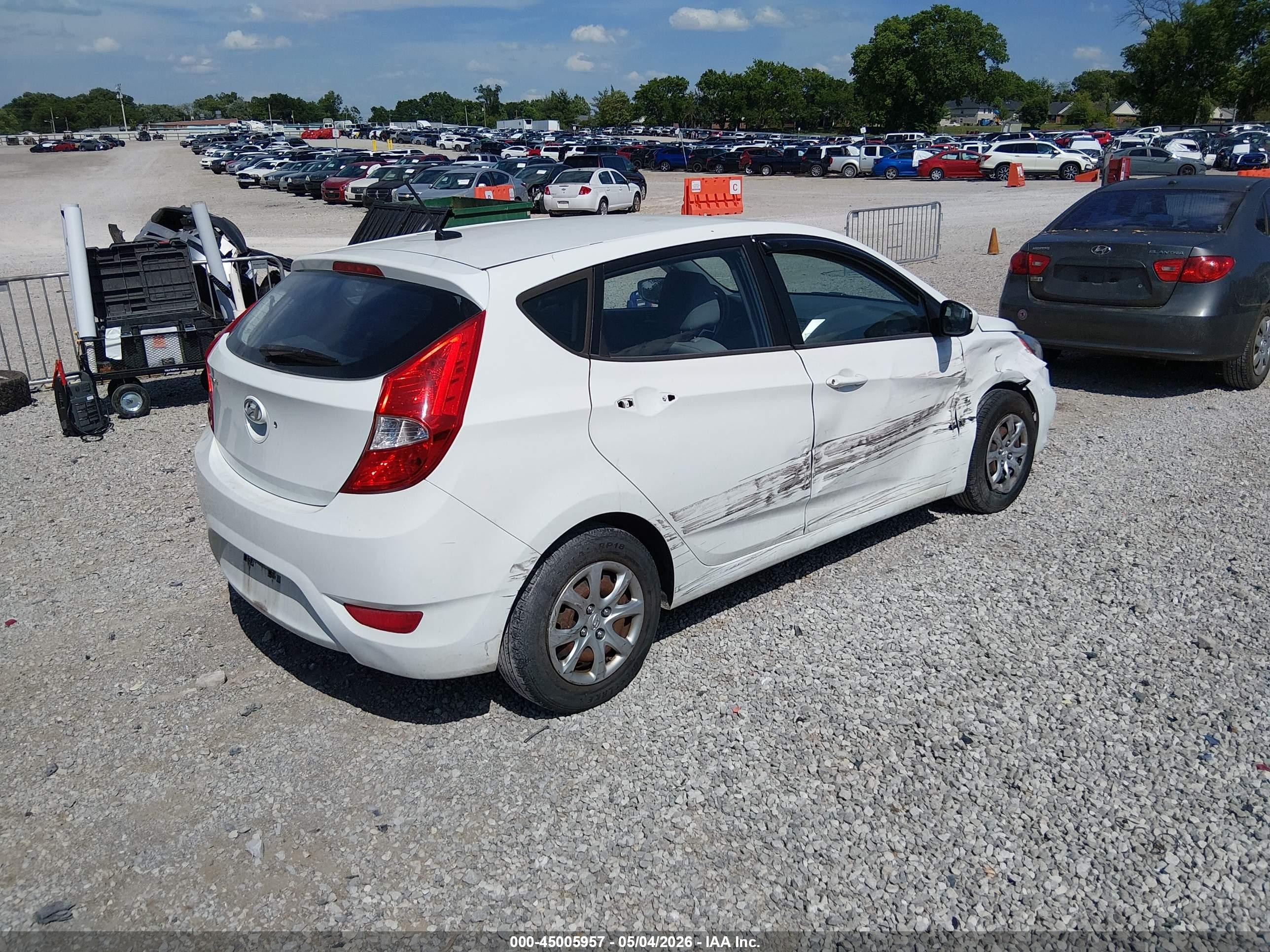 2012 Hyundai Accent Gs White vin: KMHCT5AEXCU027131