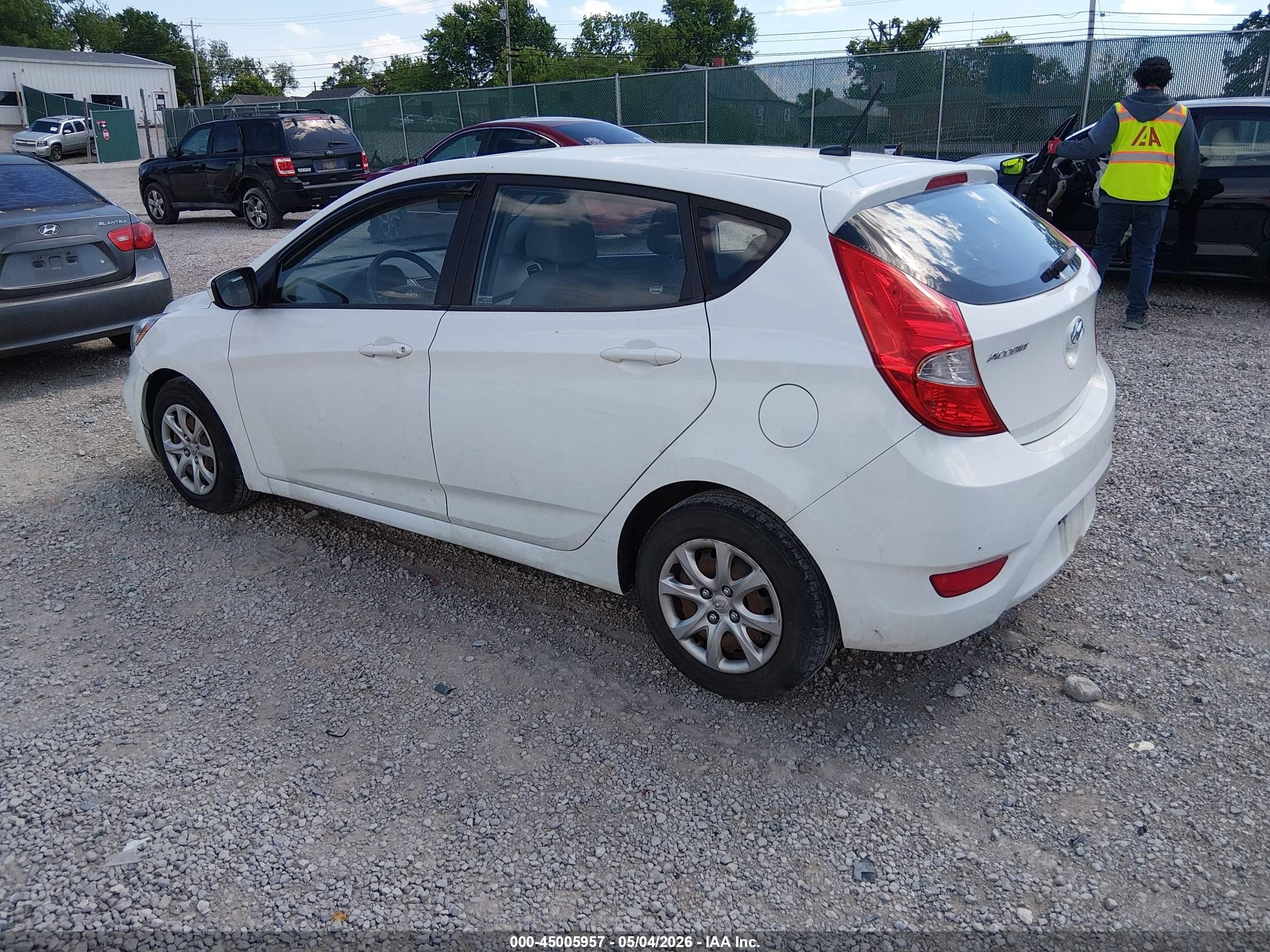 2012 Hyundai Accent Gs White vin: KMHCT5AEXCU027131