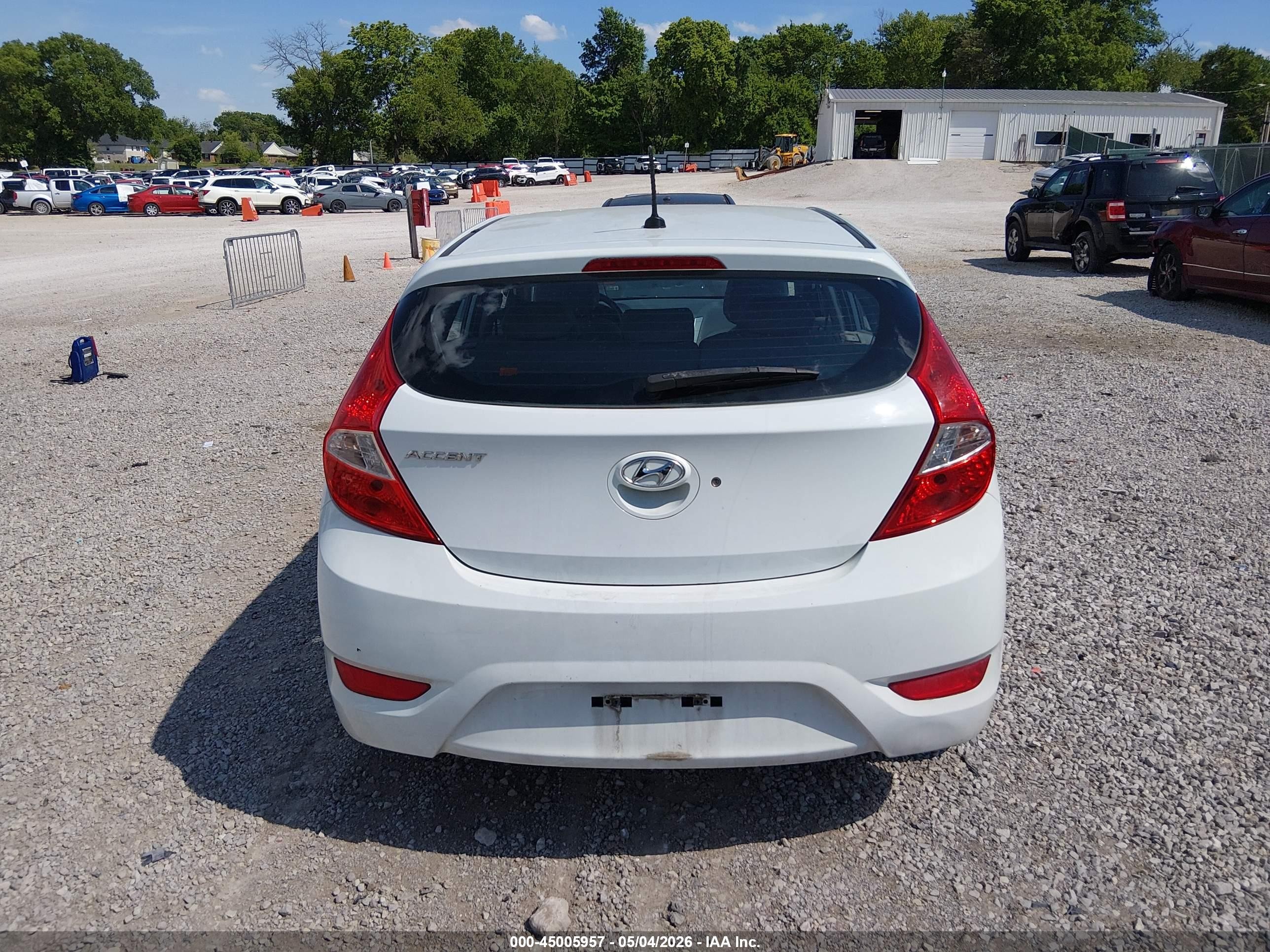 2012 Hyundai Accent Gs White vin: KMHCT5AEXCU027131