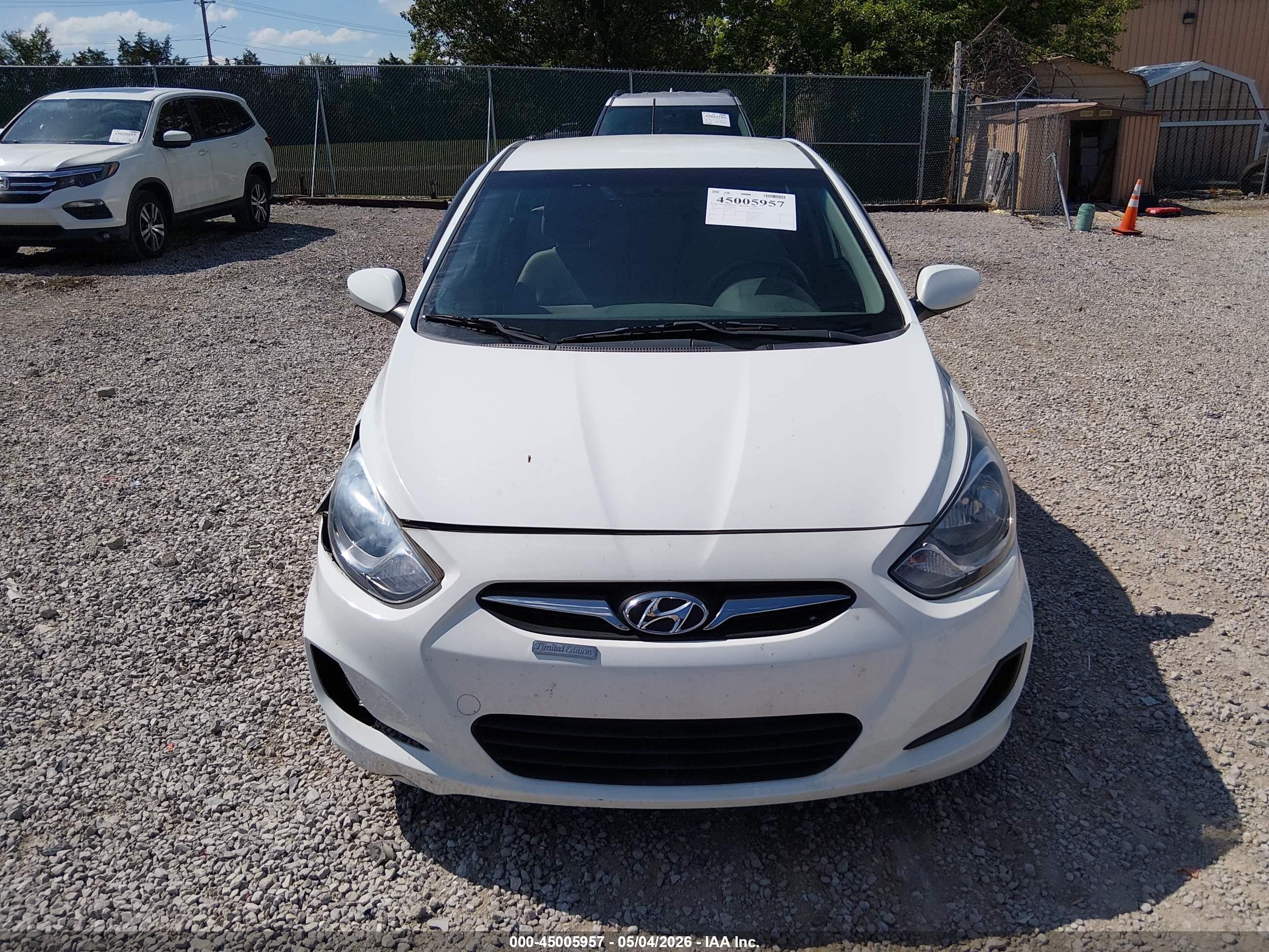 2012 Hyundai Accent Gs White vin: KMHCT5AEXCU027131