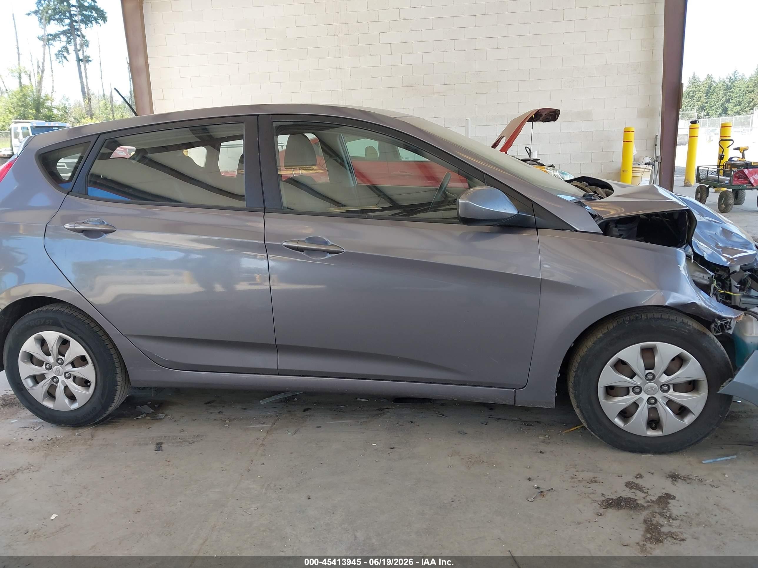 2016 Hyundai Accent Se Серебряный vin: KMHCT5AEXGU255250