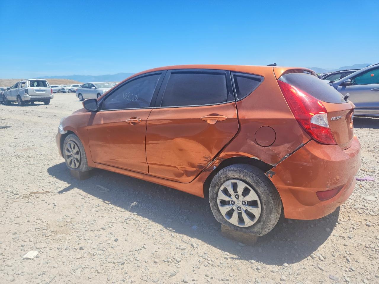 2017 Hyundai Accent Se Оранжевый vin: KMHCT5AEXHU311611